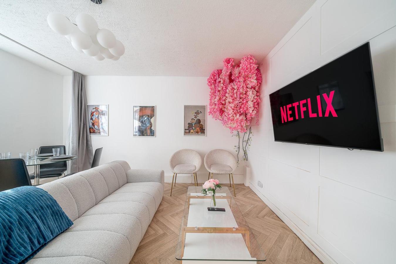Stylish 3 Bed With Gardens Fast Transport Links Londres