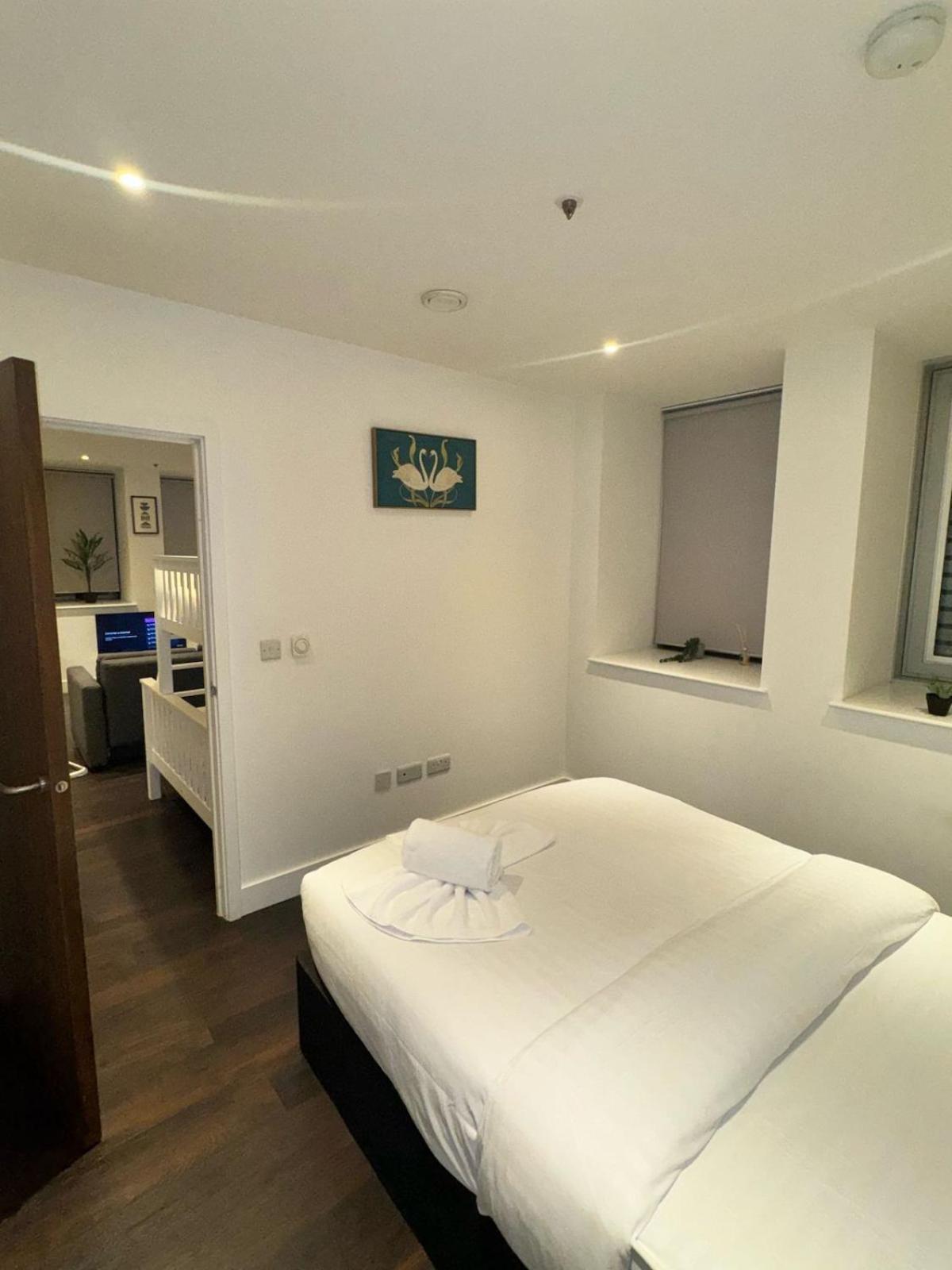 Apartment Sleep 9 20 Mins From Waterloo Bp172