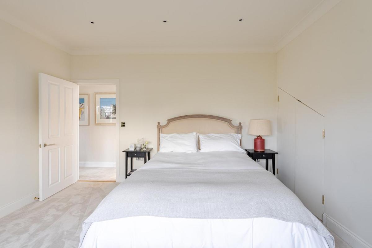 Luxury Open Plan 5 Bed House With Garden & Parking Vakantiehuis