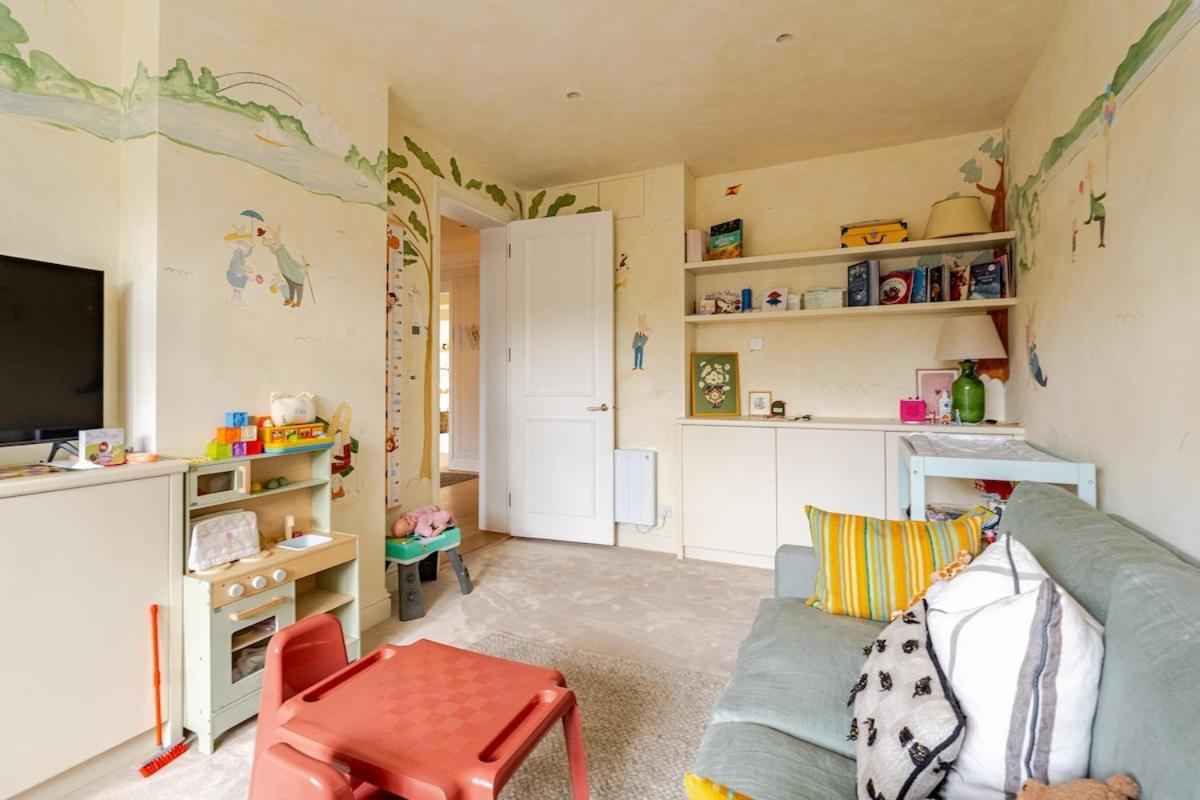 Luxury Open Plan 5 Bed House With Garden & Parking Vakantiehuis *