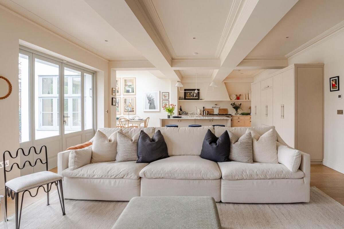 Luxury Open Plan 5 Bed House With Garden & Parking Vakantiehuis