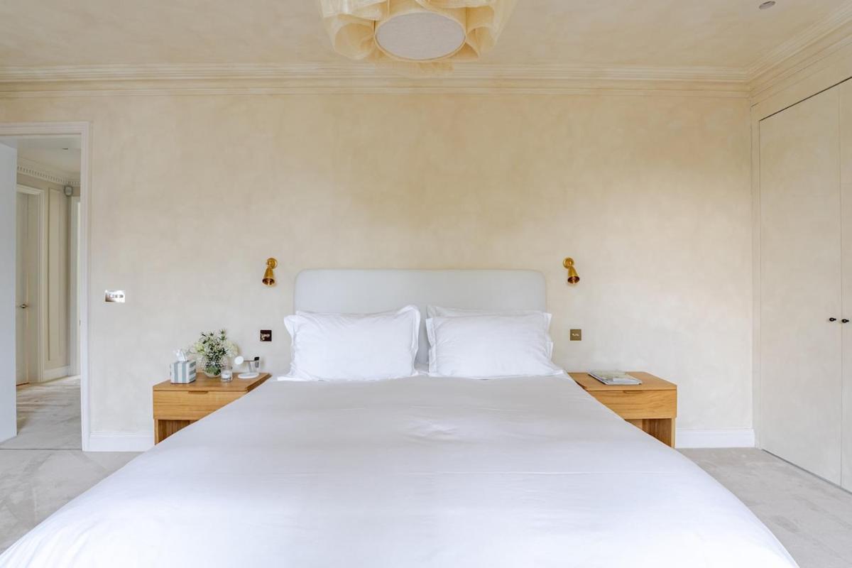 Vakantiehuis Luxury Open Plan 5 Bed House With Garden & Parking *