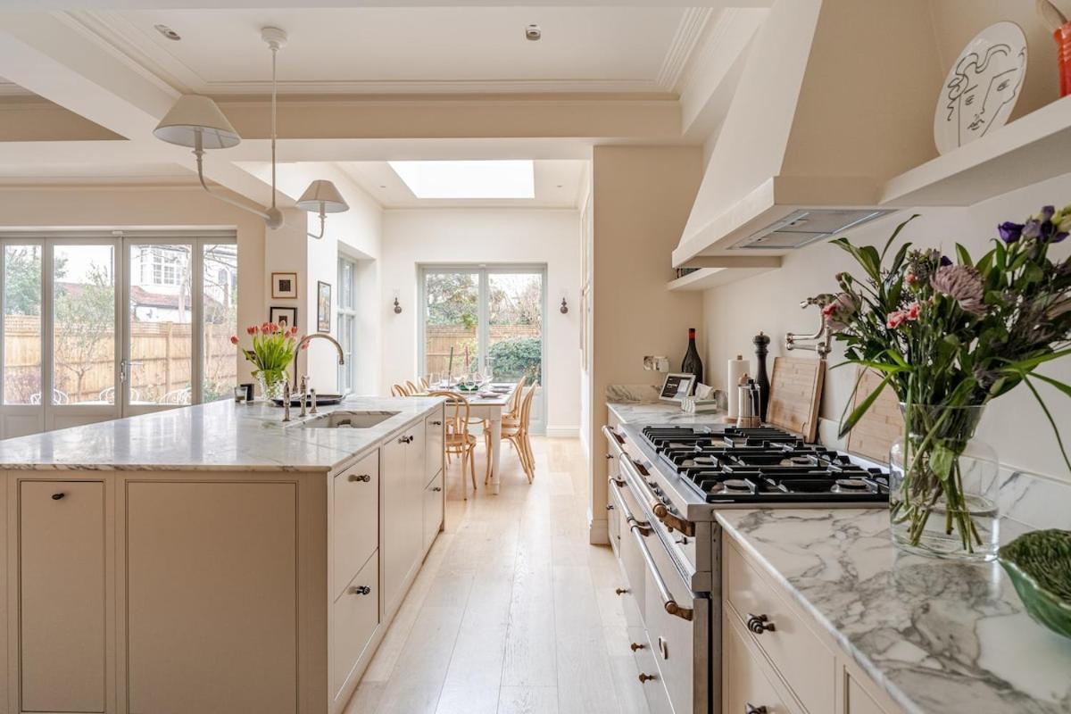 Luxury Open Plan 5 Bed House With Garden & Parking Vakantiehuis *