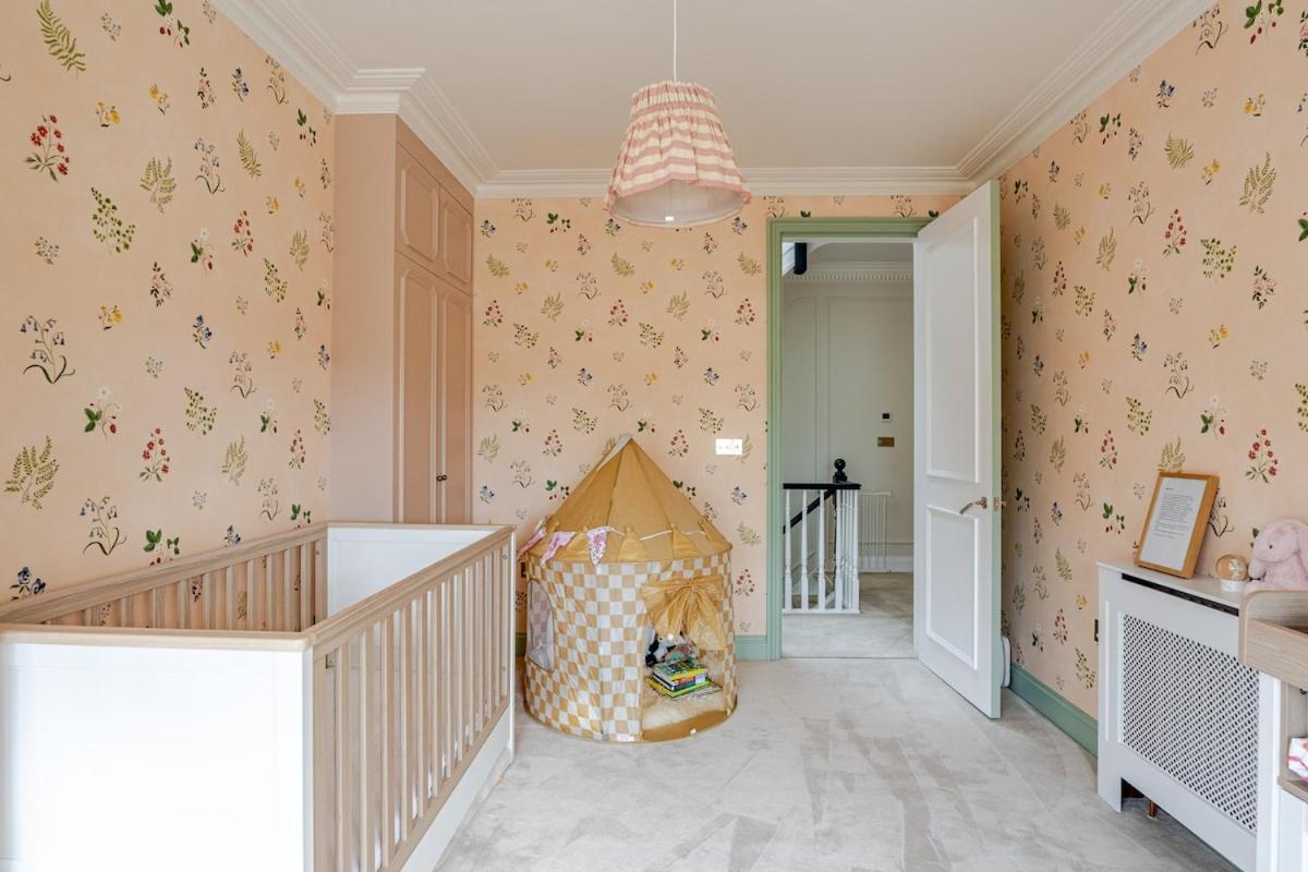Vakantiehuis Luxury Open Plan 5 Bed House With Garden & Parking *