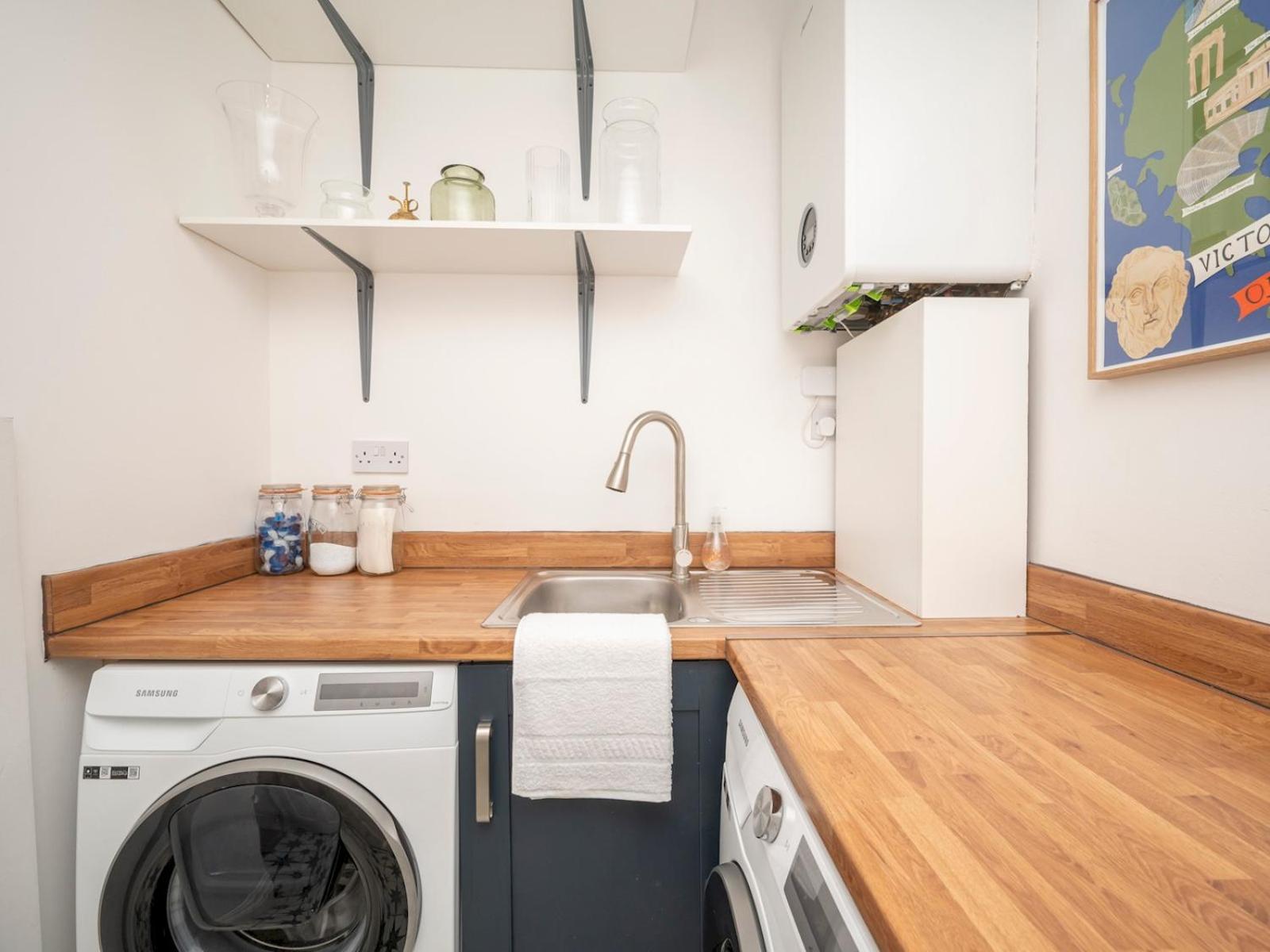 Charming Victorian 25mins To Bridge Pass The Keys Holiday home London