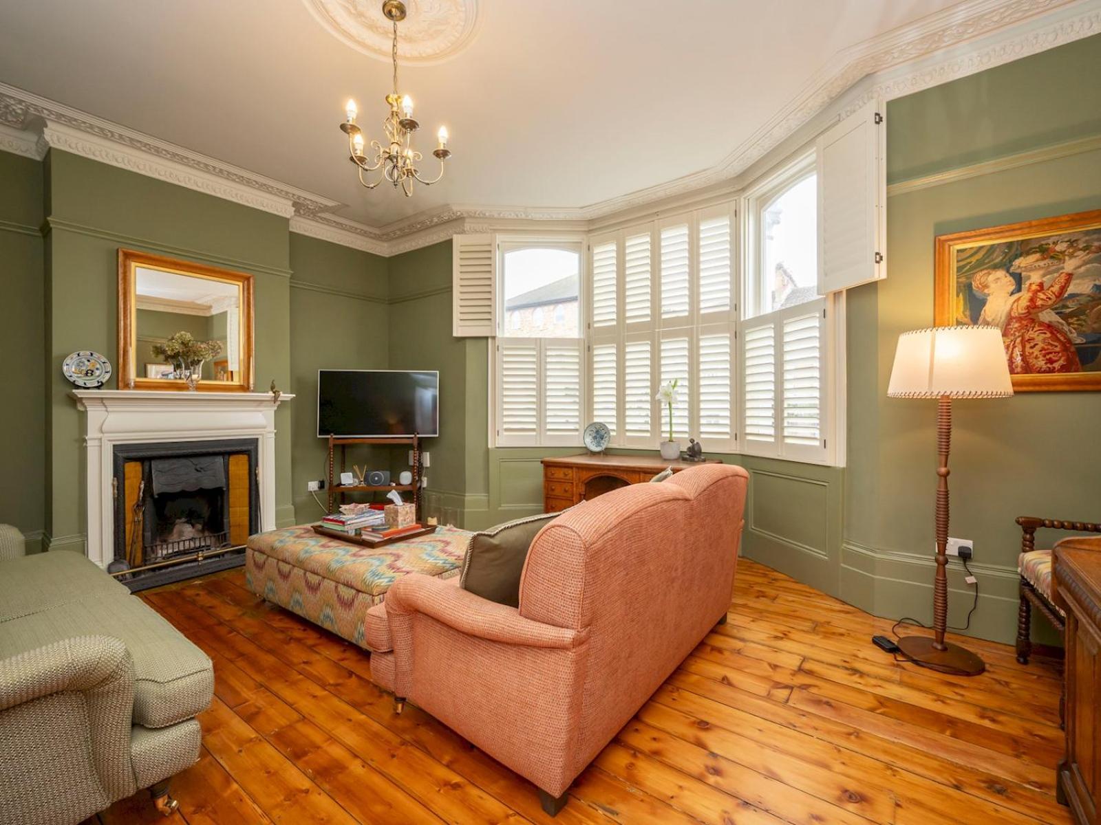Charming Victorian 25mins To Bridge Pass The Keys Holiday home London