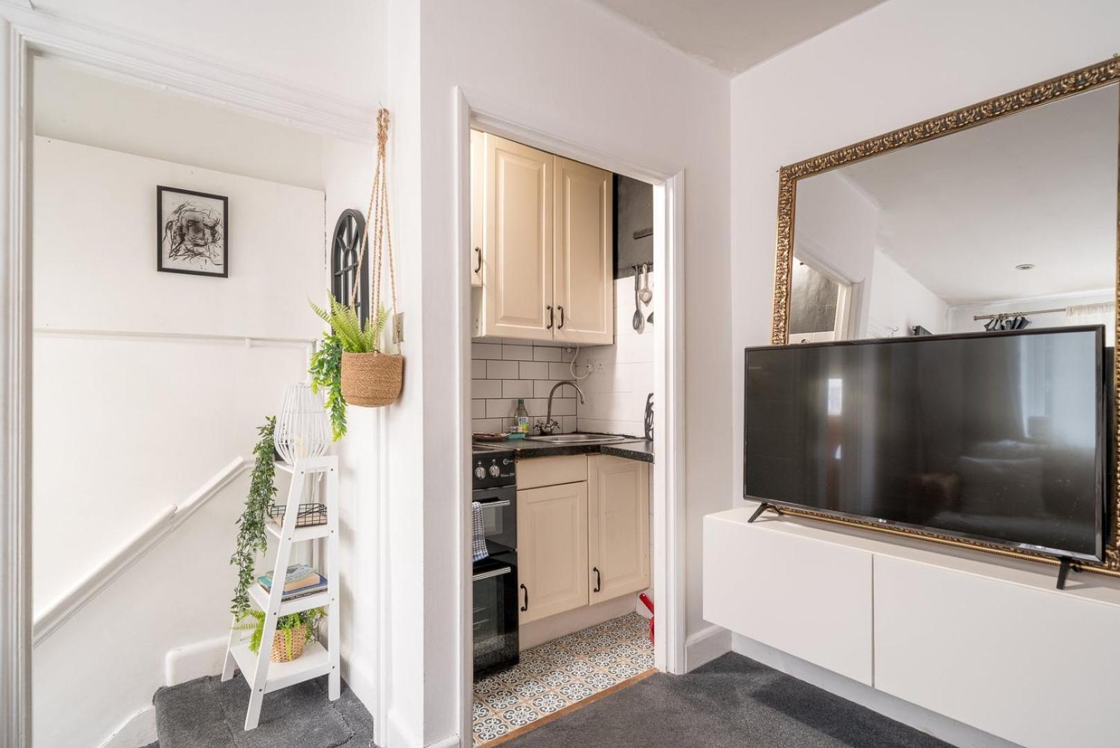 Charming Mews Flat Near Little Venice *