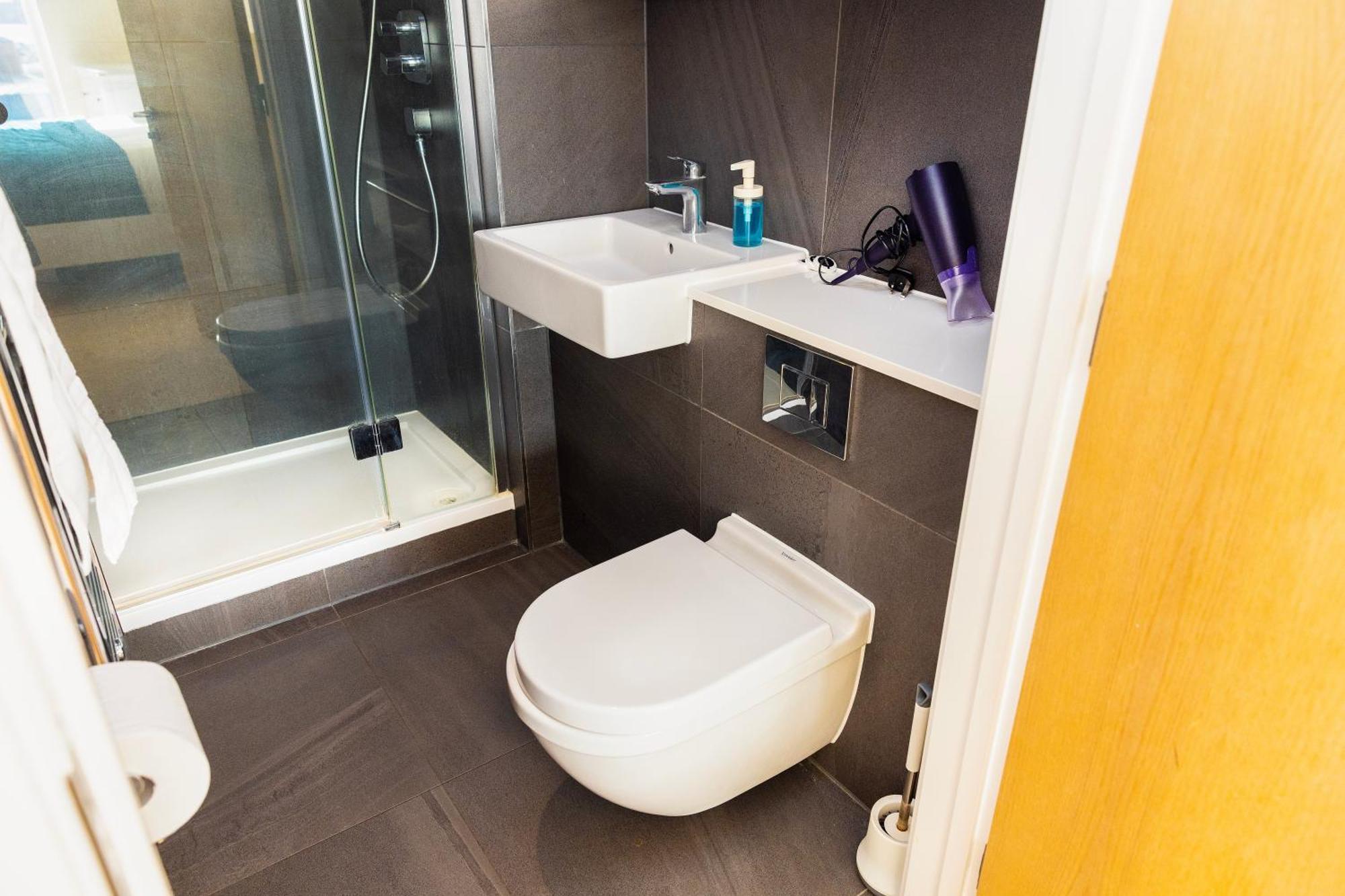 The Place- Greenwich 2-bed Flat *