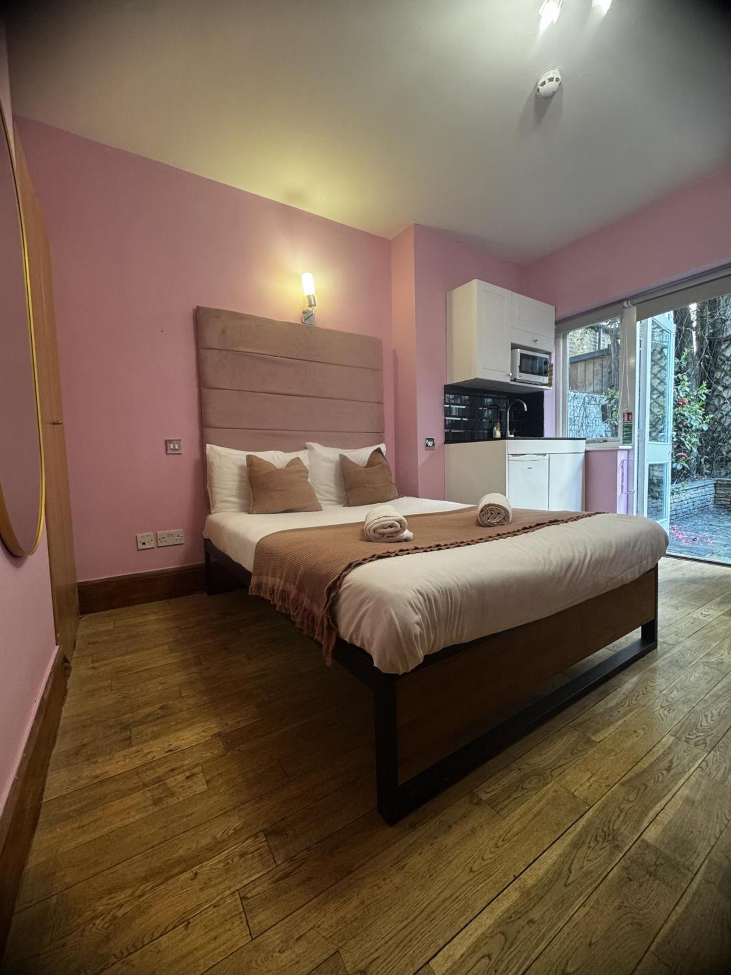 Inverness Terrace Bed & Breakfast London