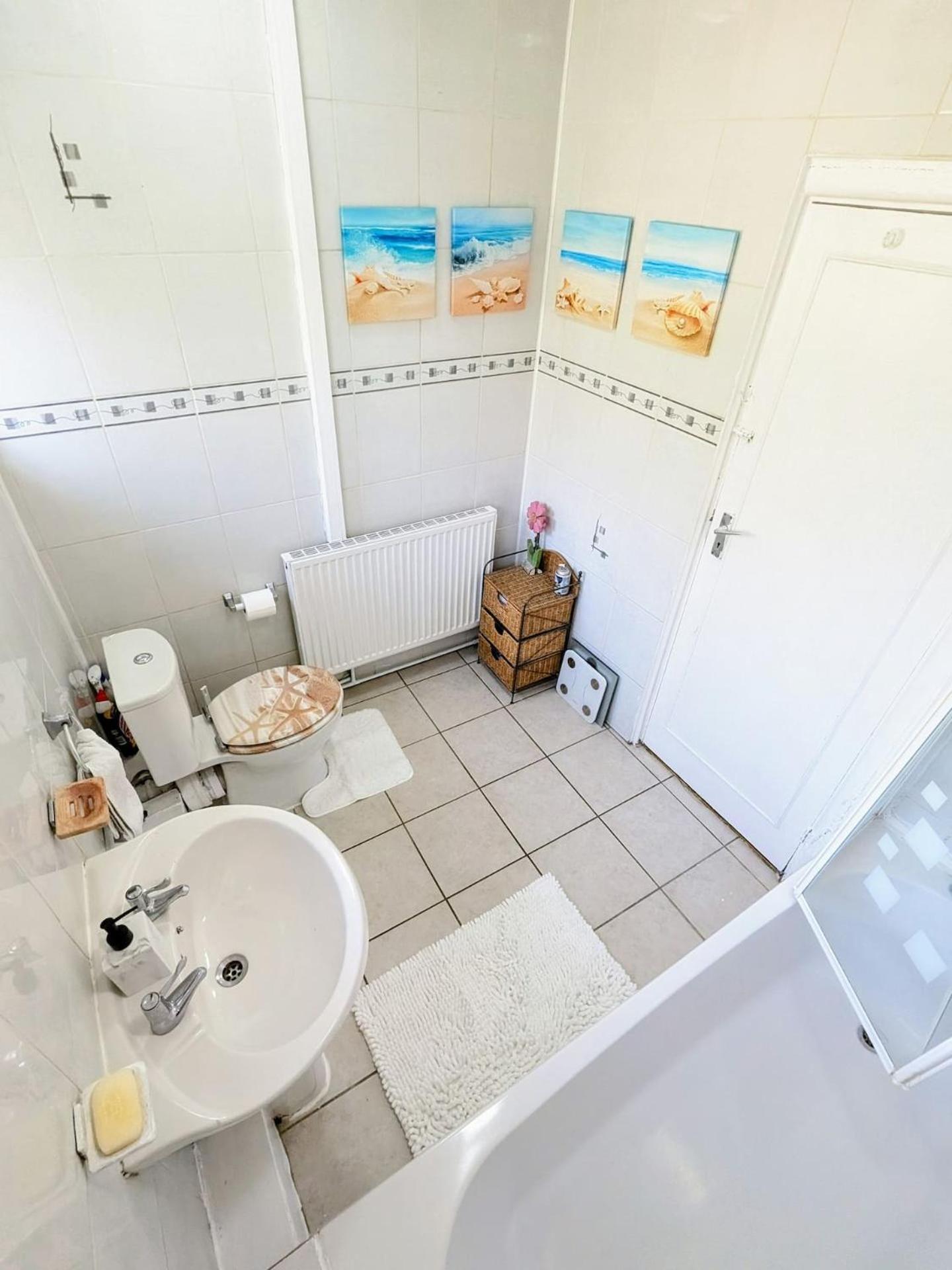 Bright And Spacious Double In Hampstead Garden Suburb