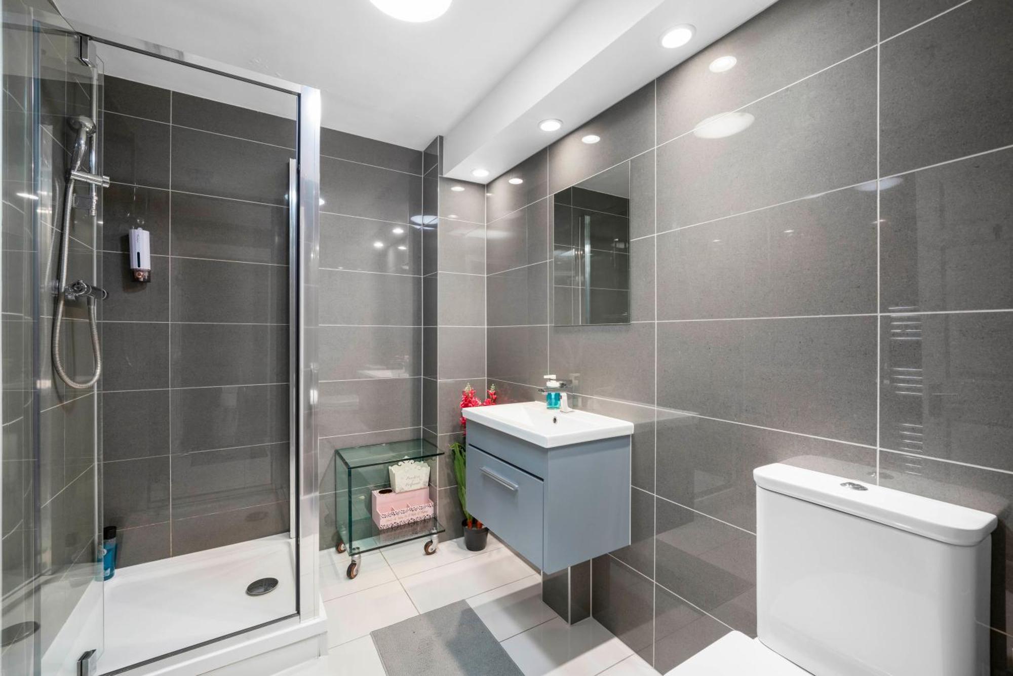 Apartment Larger Groups Close To O2 Arena Excel Canary Wharf With Wifi And Parking Within Mins Walk To Drl & Jubilee Line London