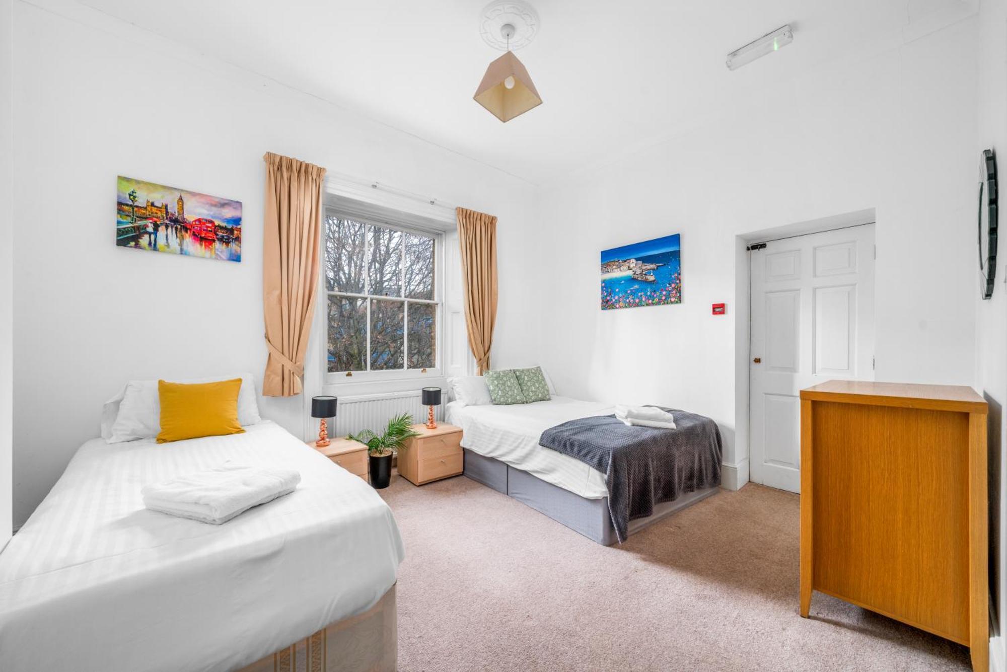 Larger Groups Close To O2 Arena Excel Canary Wharf With Wifi And Parking Within Mins Walk To Drl & Jubilee Line *
