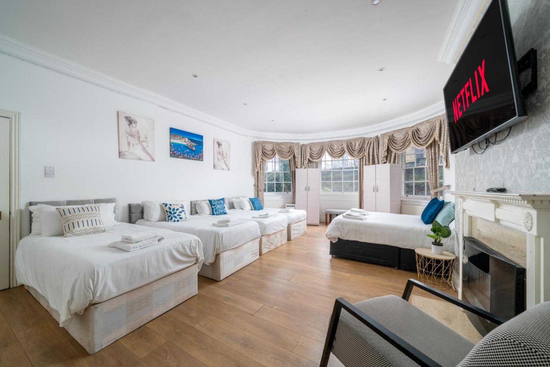 Larger Groups Close To O2 Arena Excel Canary Wharf With Wifi And Parking Within Mins Walk To Drl & Jubilee Line Apartment London