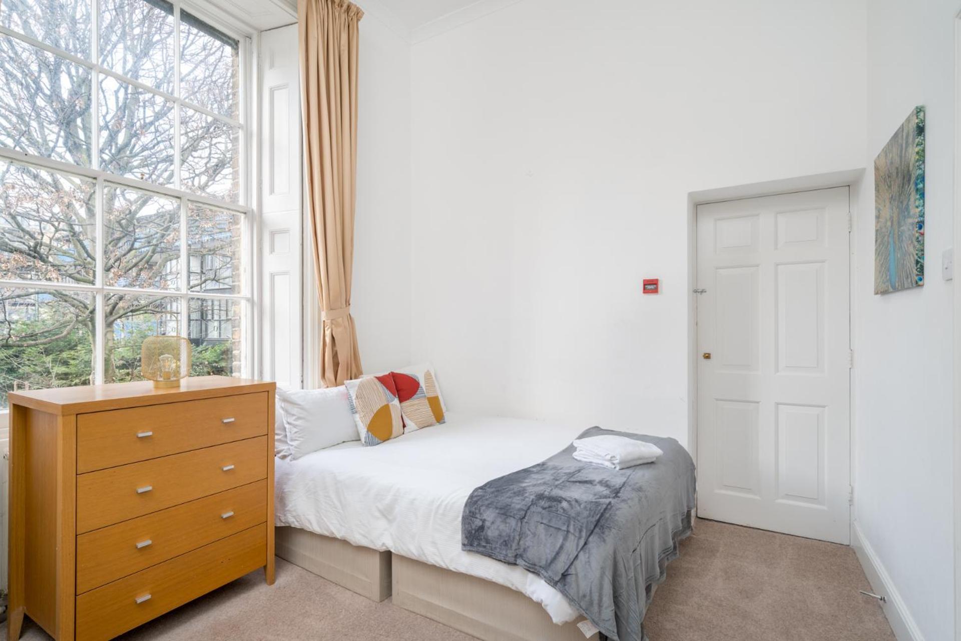 Apartment Larger Groups Close To O2 Arena Excel Canary Wharf With Wifi And Parking Within Mins Walk To Drl & Jubilee Line *
