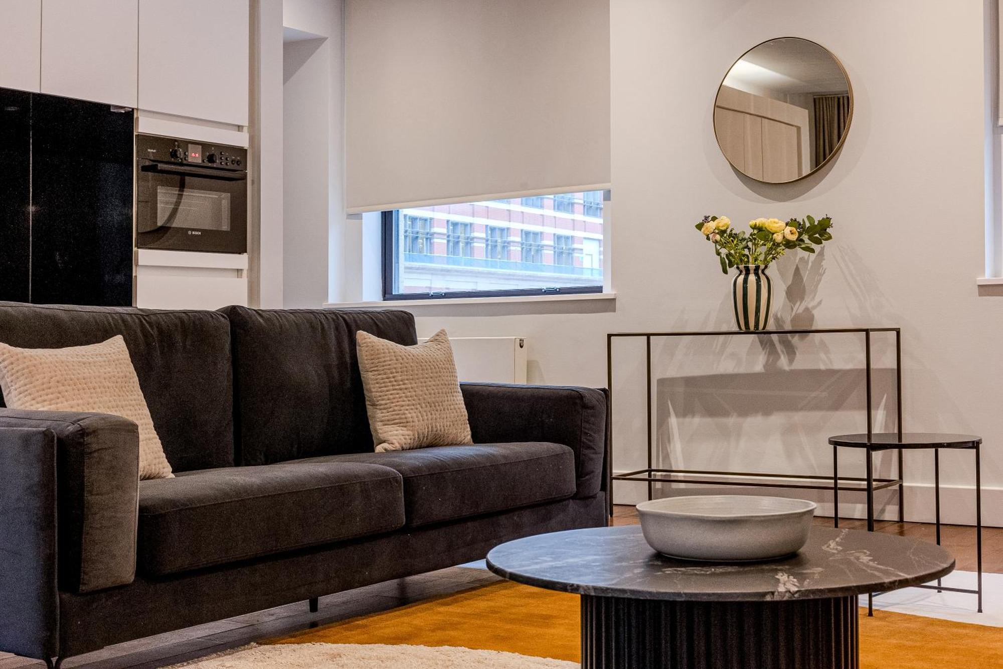 Modernized Serviced 3 Minutes From Blackfriars Apartment *
