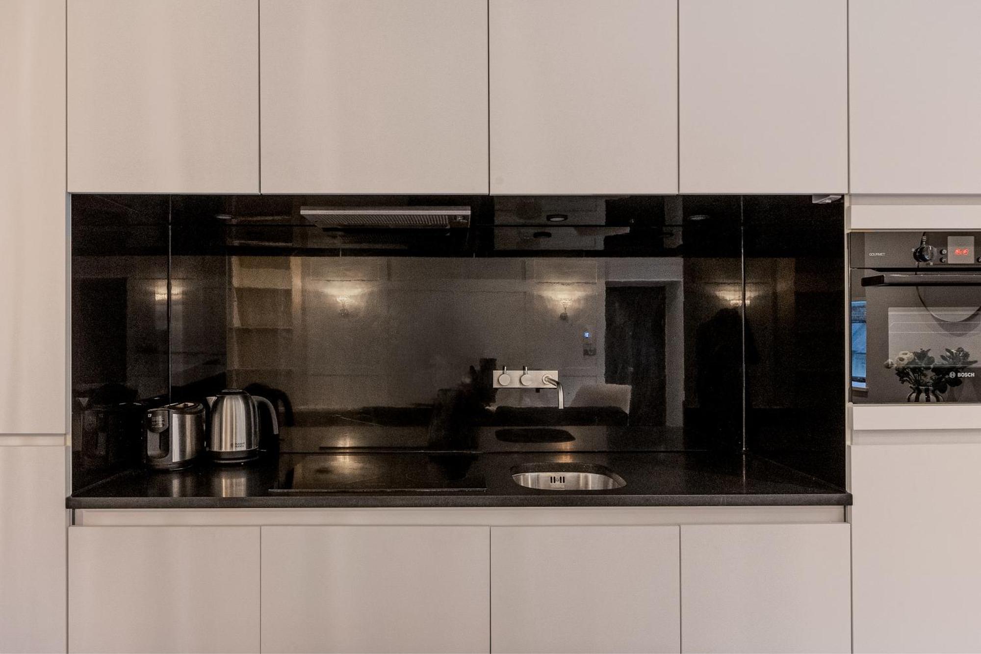 Modernized Serviced 3 Minutes From Blackfriars Apartment London