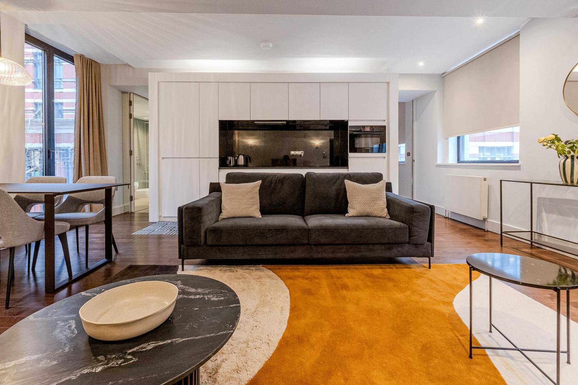 Apartment Modernized Serviced 3 Minutes From Blackfriars London