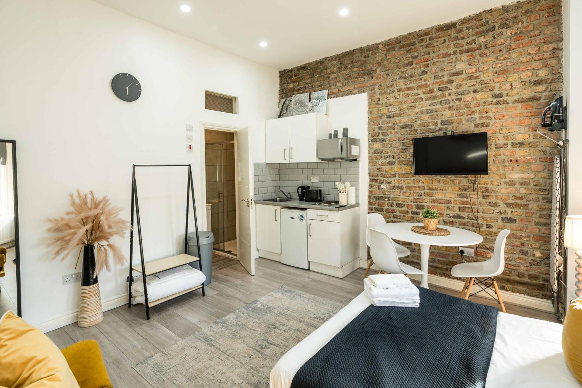 Comfortable By Kilburn & Hampstead Station Apartment