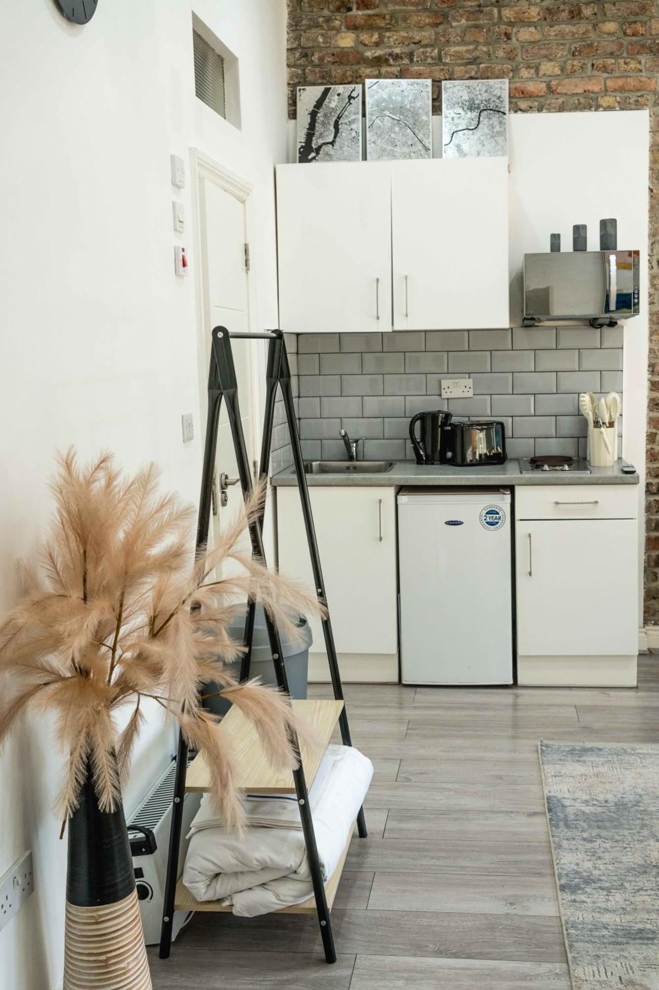 Apartment Comfortable By Kilburn & Hampstead Station London