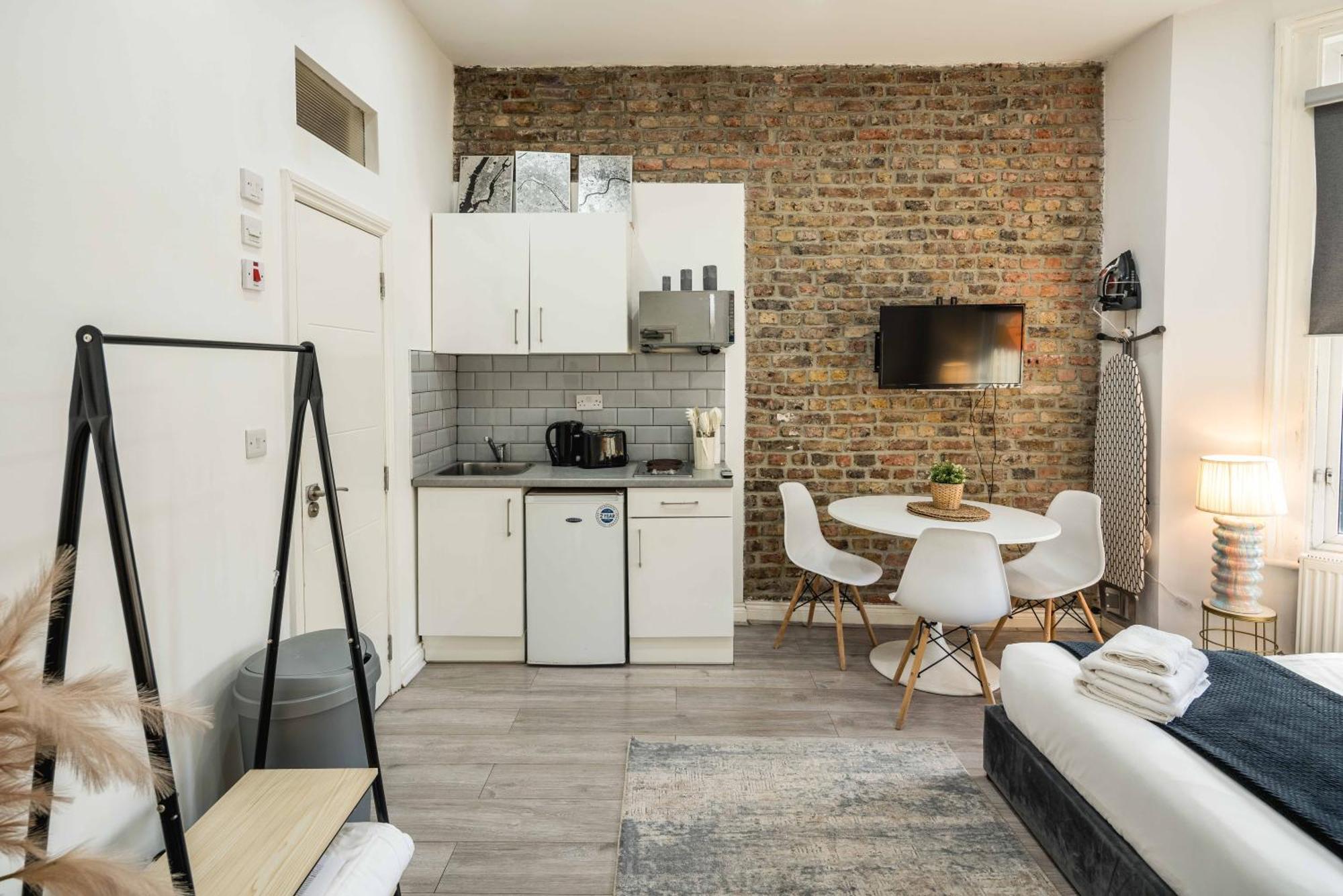 Comfortable By Kilburn & Hampstead Station * London