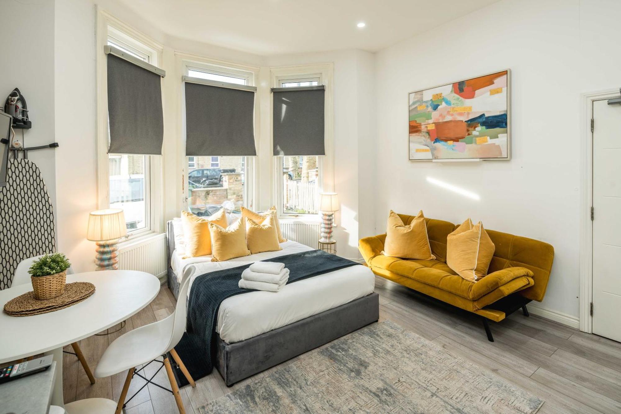 Comfortable By Kilburn & Hampstead Station Apartment