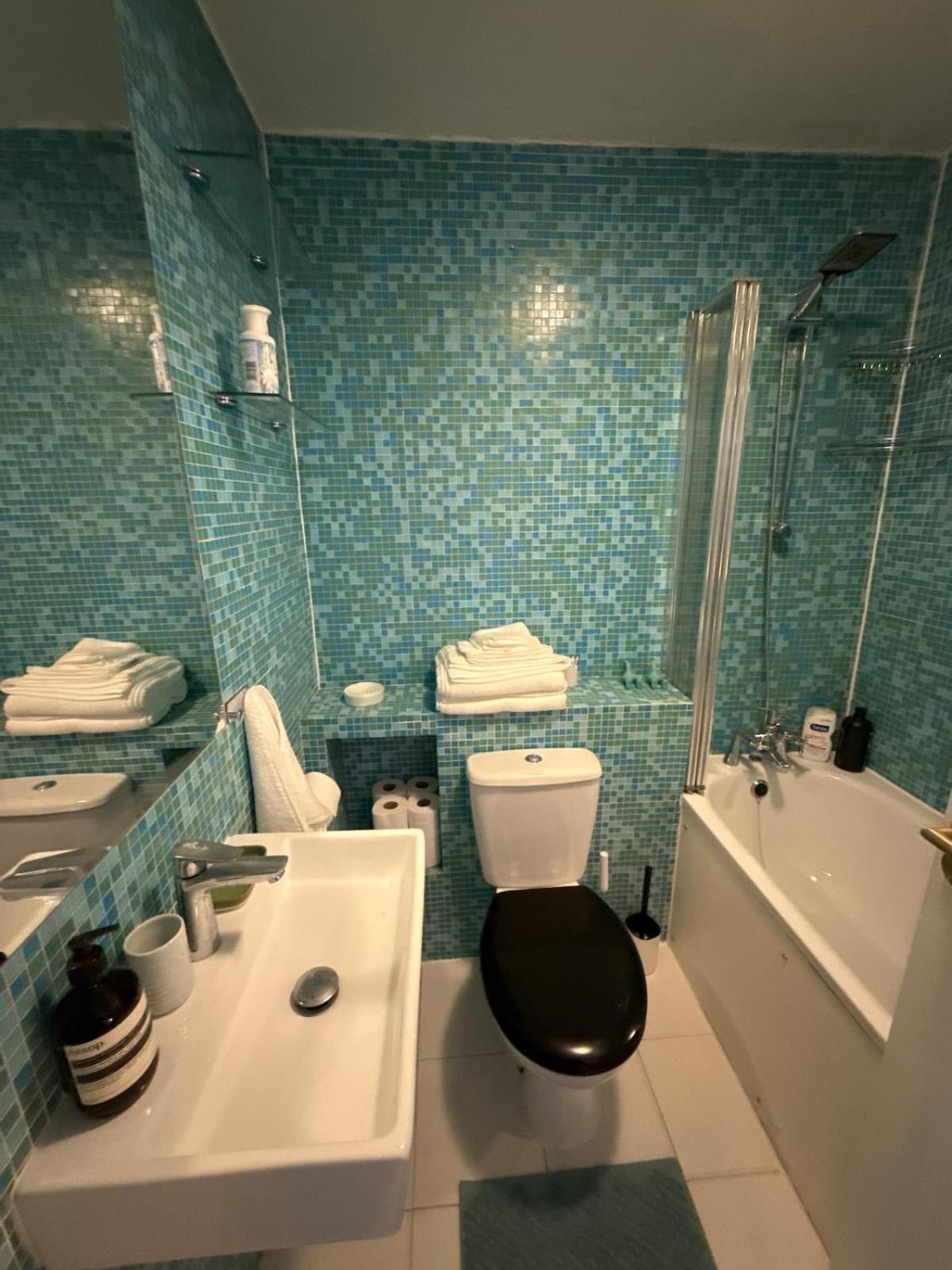 Stylish Cosy Rooftop Flat In Maida Vale *