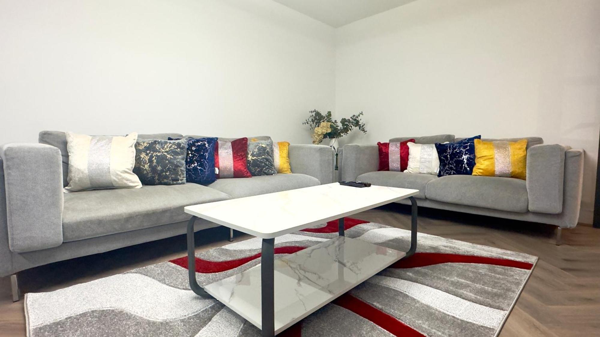 Apartment Luxury 2 Bedroom By Aljoori London