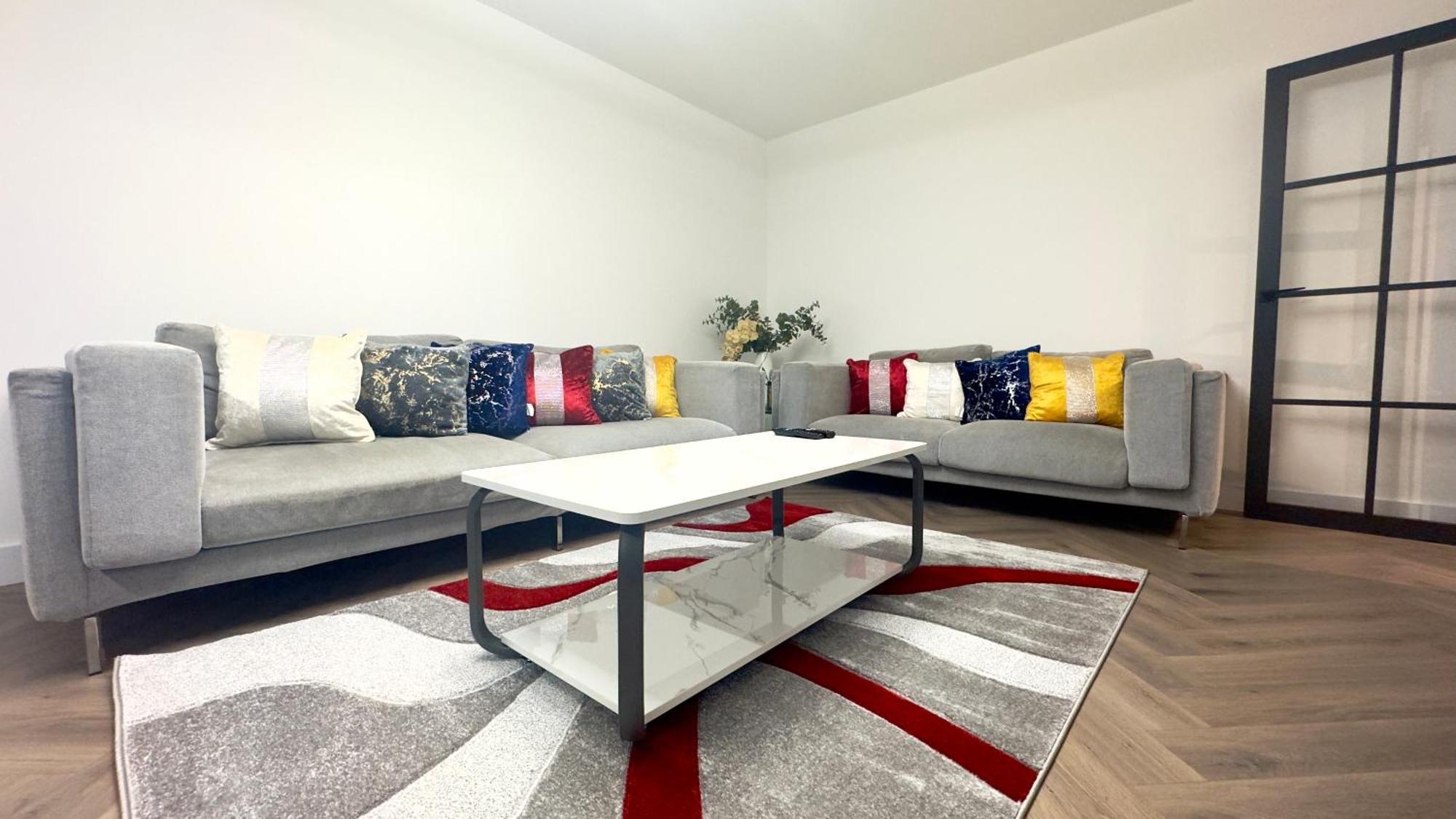 Apartment Luxury 2 Bedroom By Aljoori