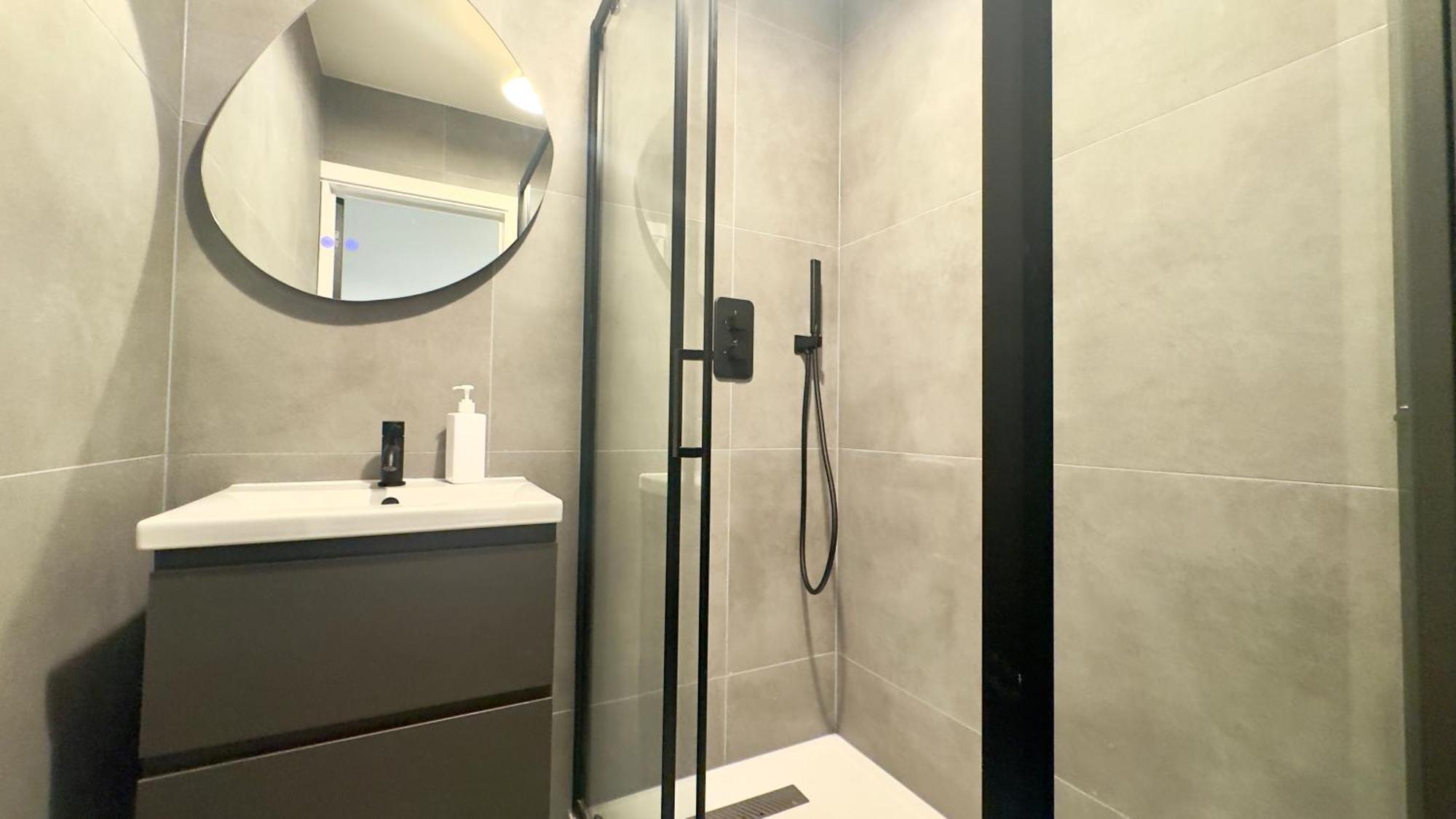 Luxury 2 Bedroom By Aljoori London
