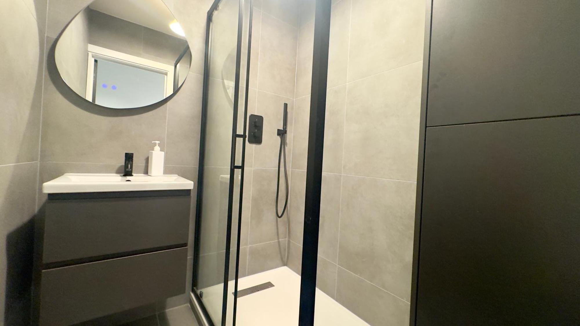 Luxury 2 Bedroom By Aljoori Apartment