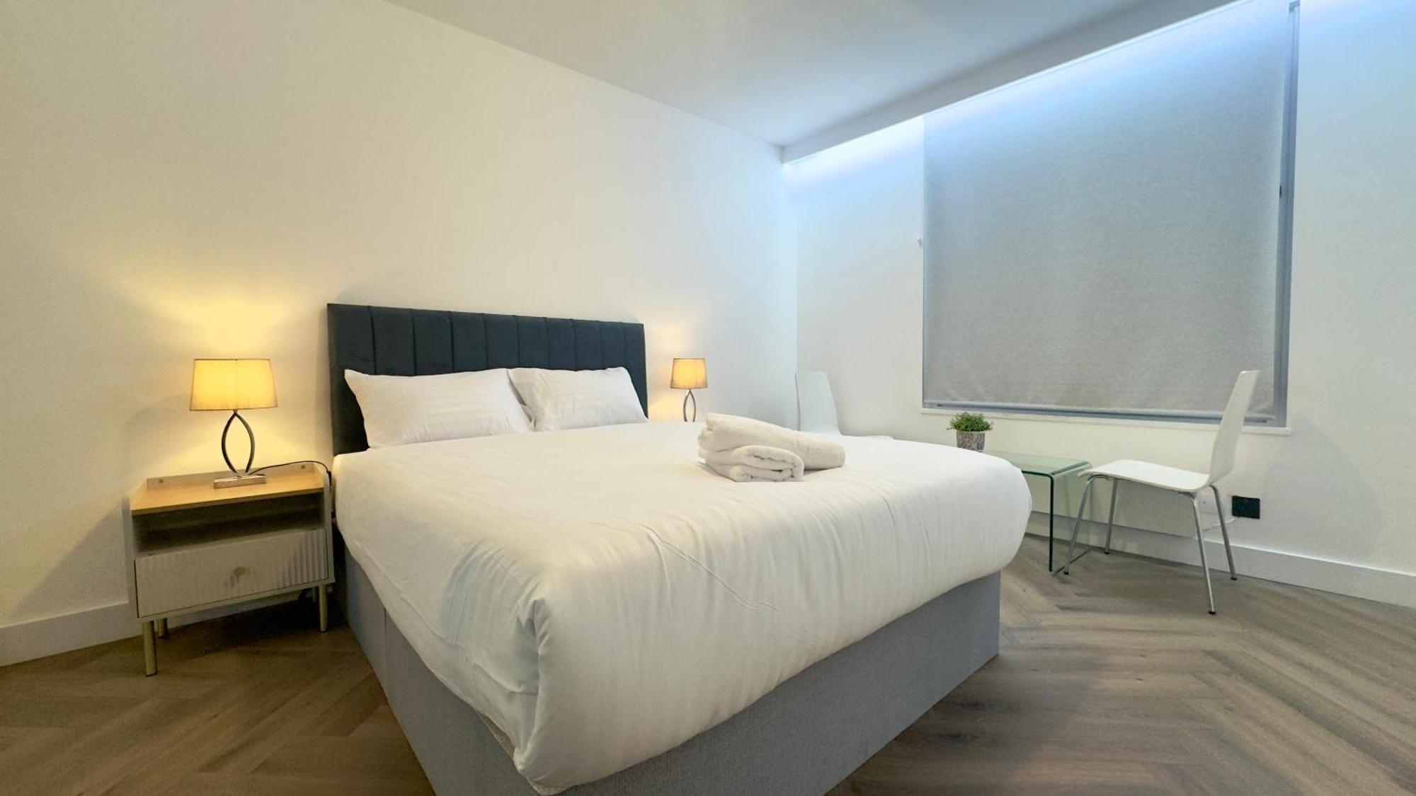 Luxury 2 Bedroom By Aljoori Apartment London
