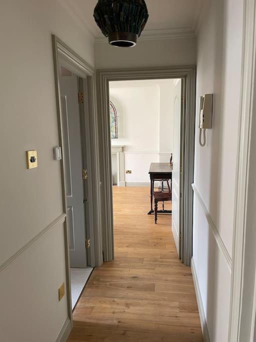 Garden View Flat On Georgian Square In Fitzrovia * Londen