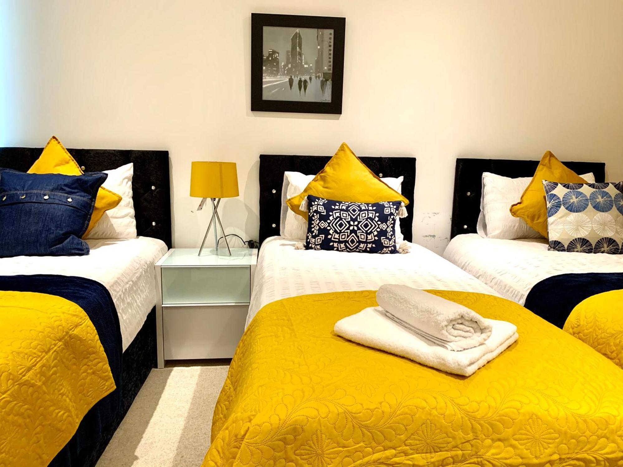 Modern Excel 2 Bedrooms 2 Bathrooms, Parking, Kitchen, Lounge, Balcony * Londen