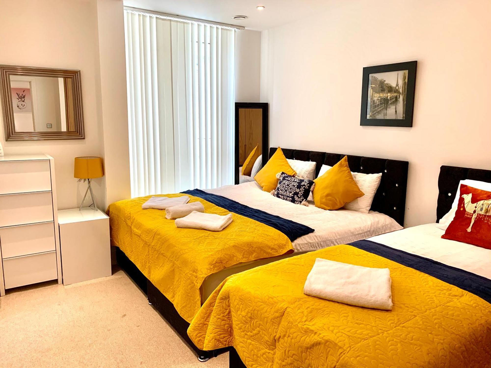 Modern Excel 2 Bedrooms 2 Bathrooms, Parking, Kitchen, Lounge, Balcony Londen