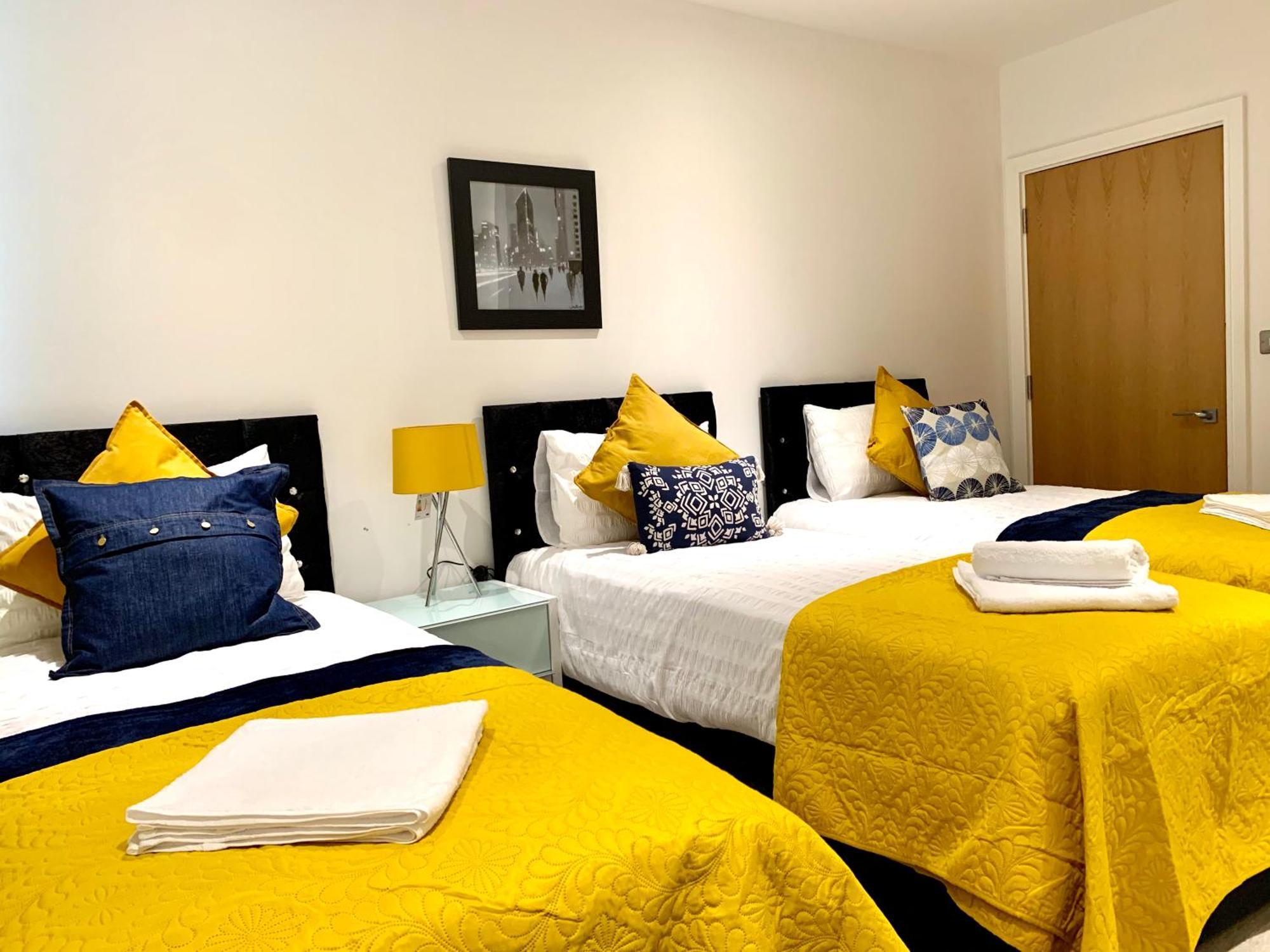 Modern Excel 2 Bedrooms 2 Bathrooms, Parking, Kitchen, Lounge, Balcony * Londen