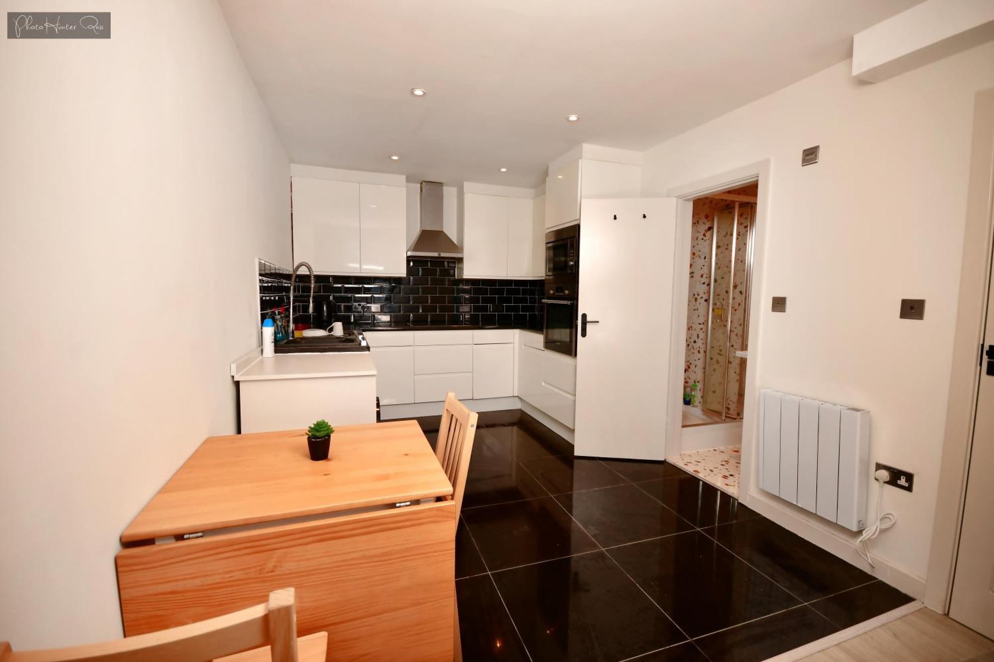 Pensión Morden Stratford 2 With Shared Bathroom