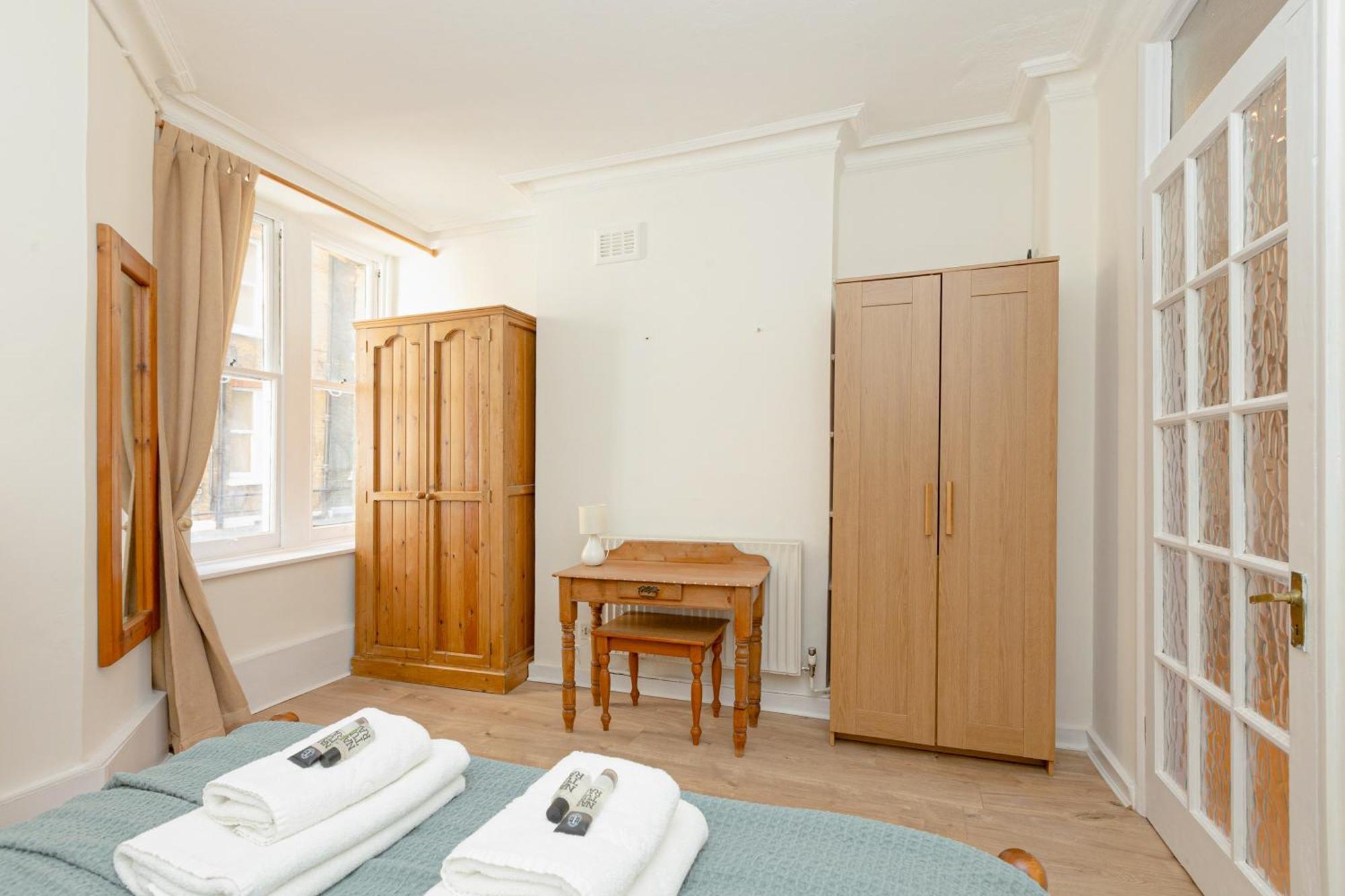 Sunny 1br Gem In Chelsea Harbour & Coleridge Gardens Apartment London