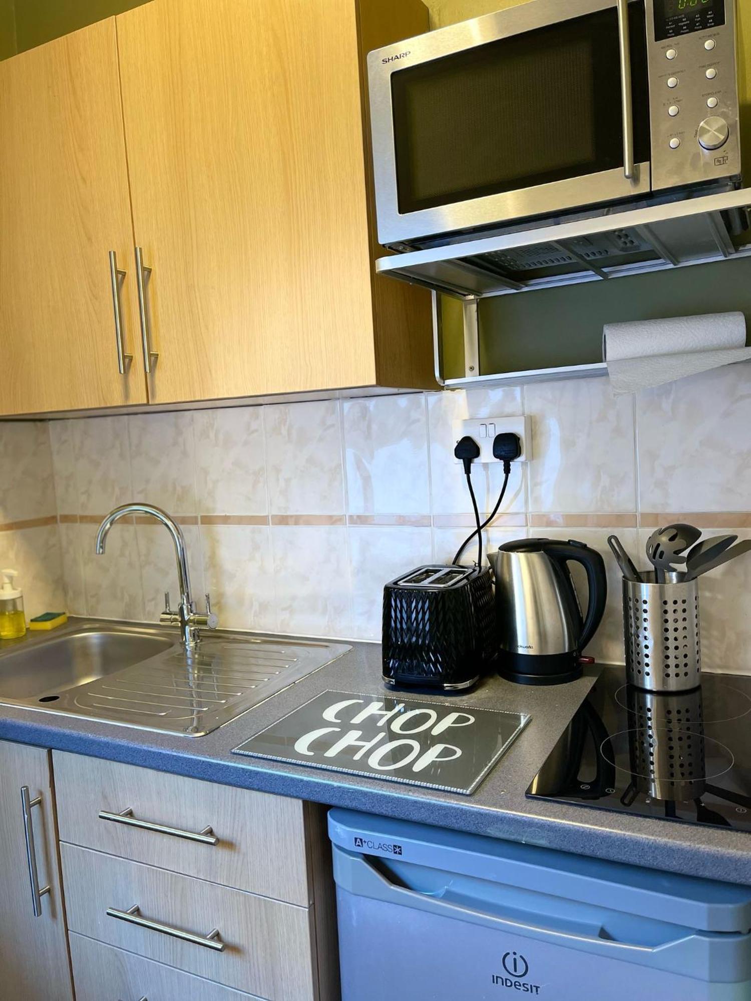 Quiet Triple Studio, King's Cross Apartment *
