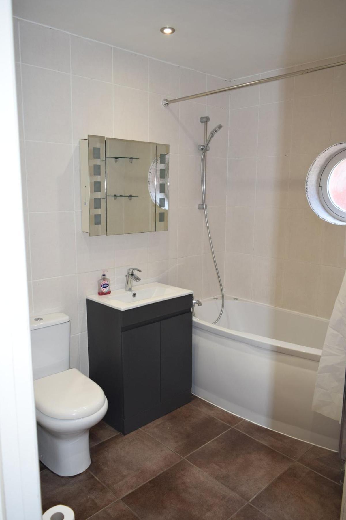 Apartment London Stratford - Spacious 2 Bed Flat With Secured Parking & Private Garden *