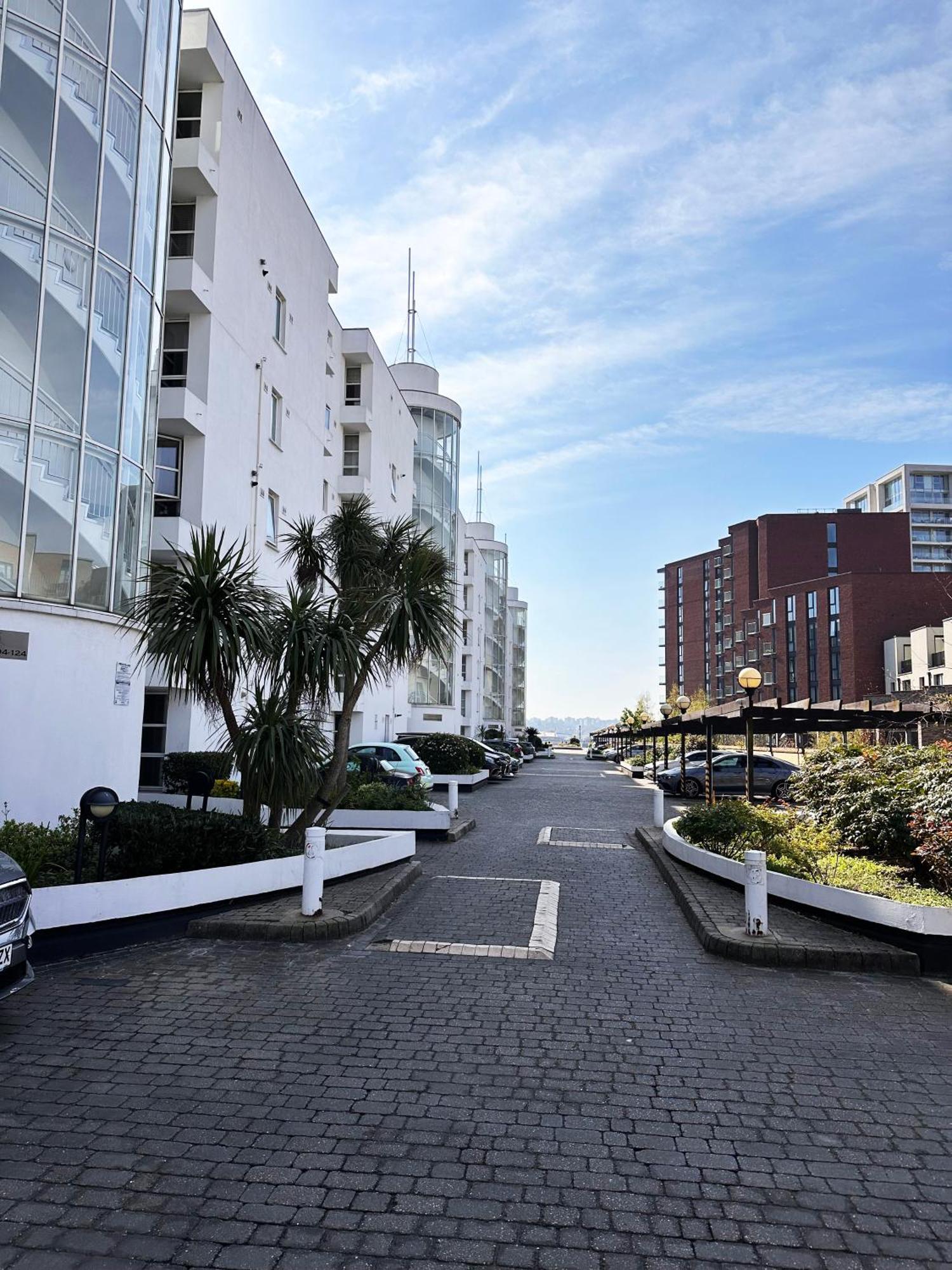 Lovely 1 Bedroom In Royal Docks By The River Apartment