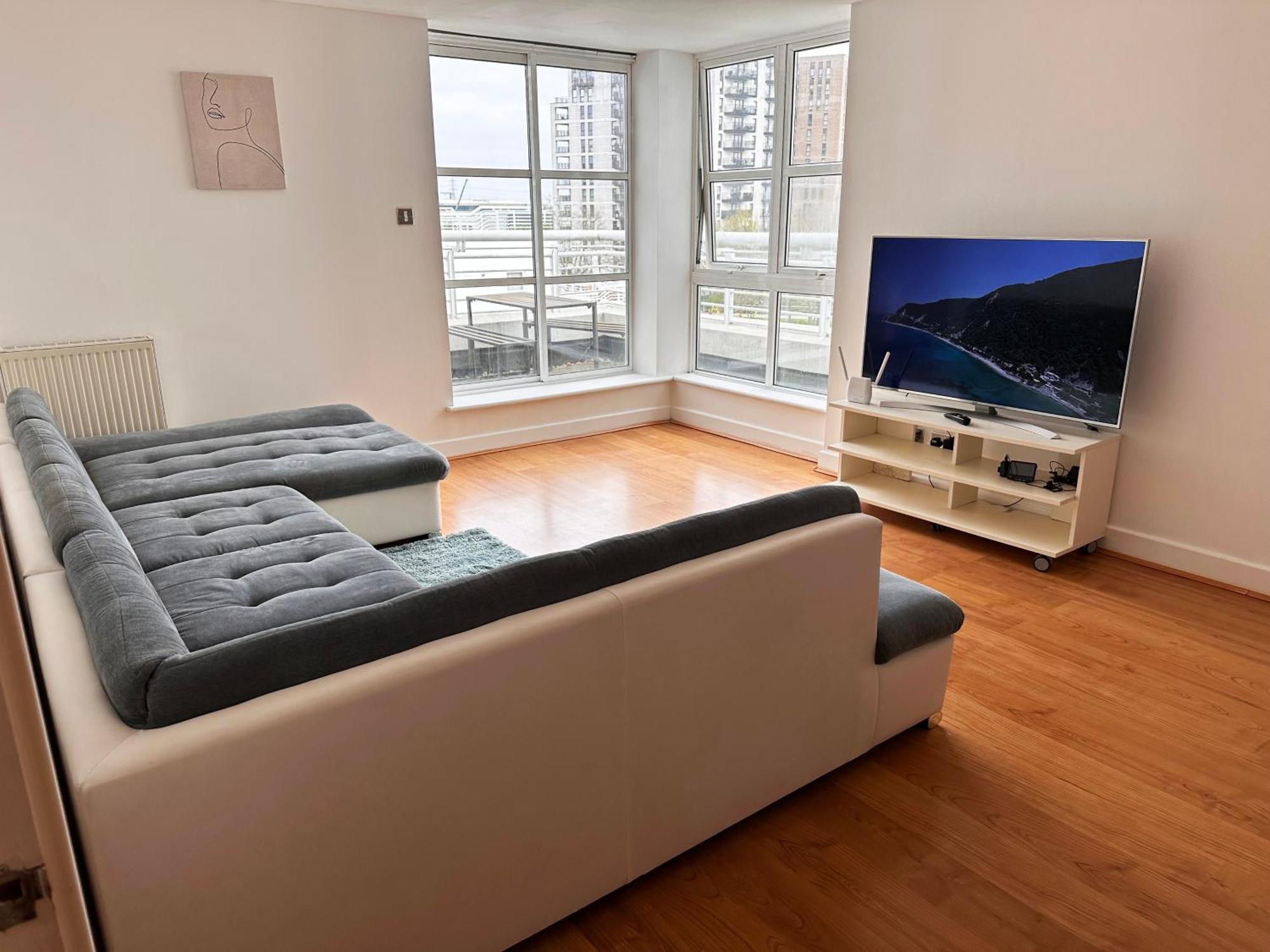 Lovely 1 Bedroom In Royal Docks By The River *