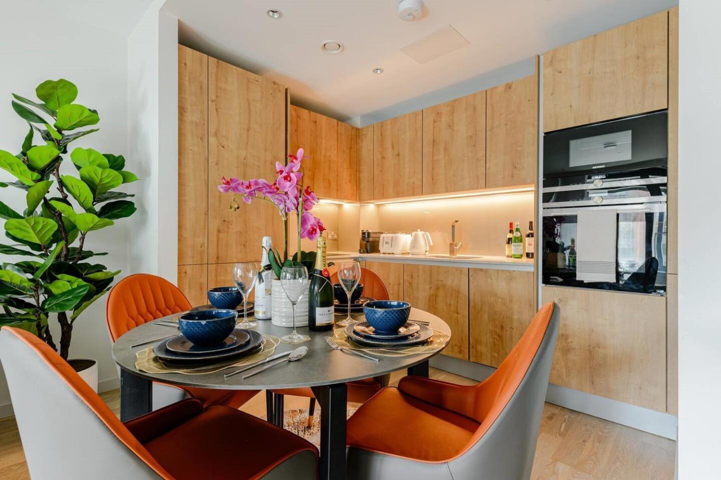 King's Cross 2 Bed Luxury - Sleeps 4 Apartment *