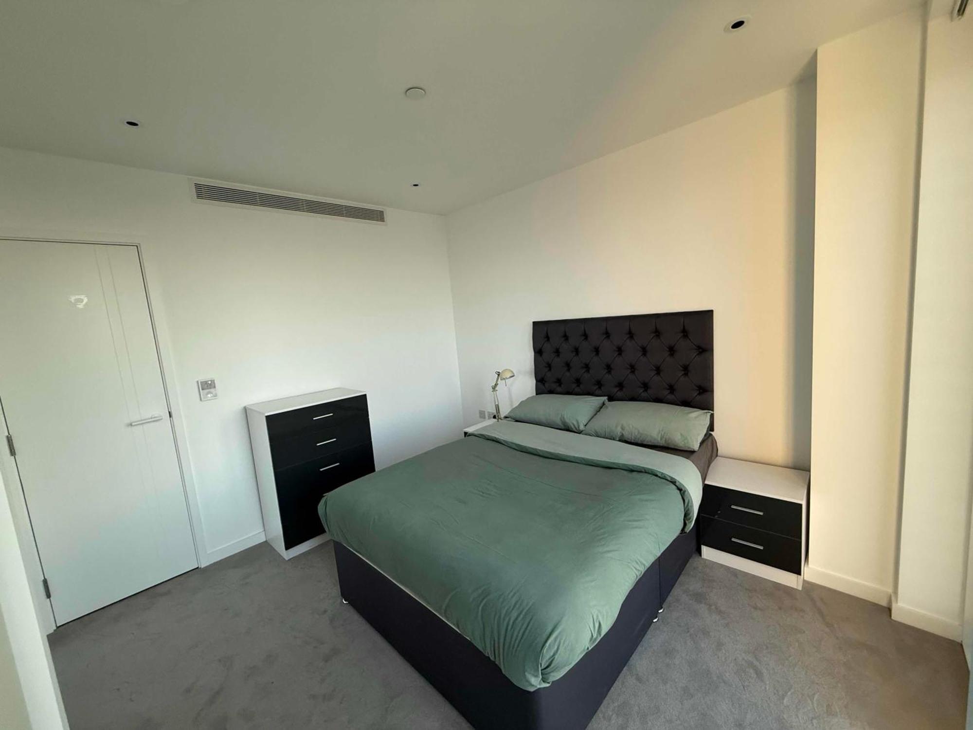 Luxury Skyline 1br Apartment