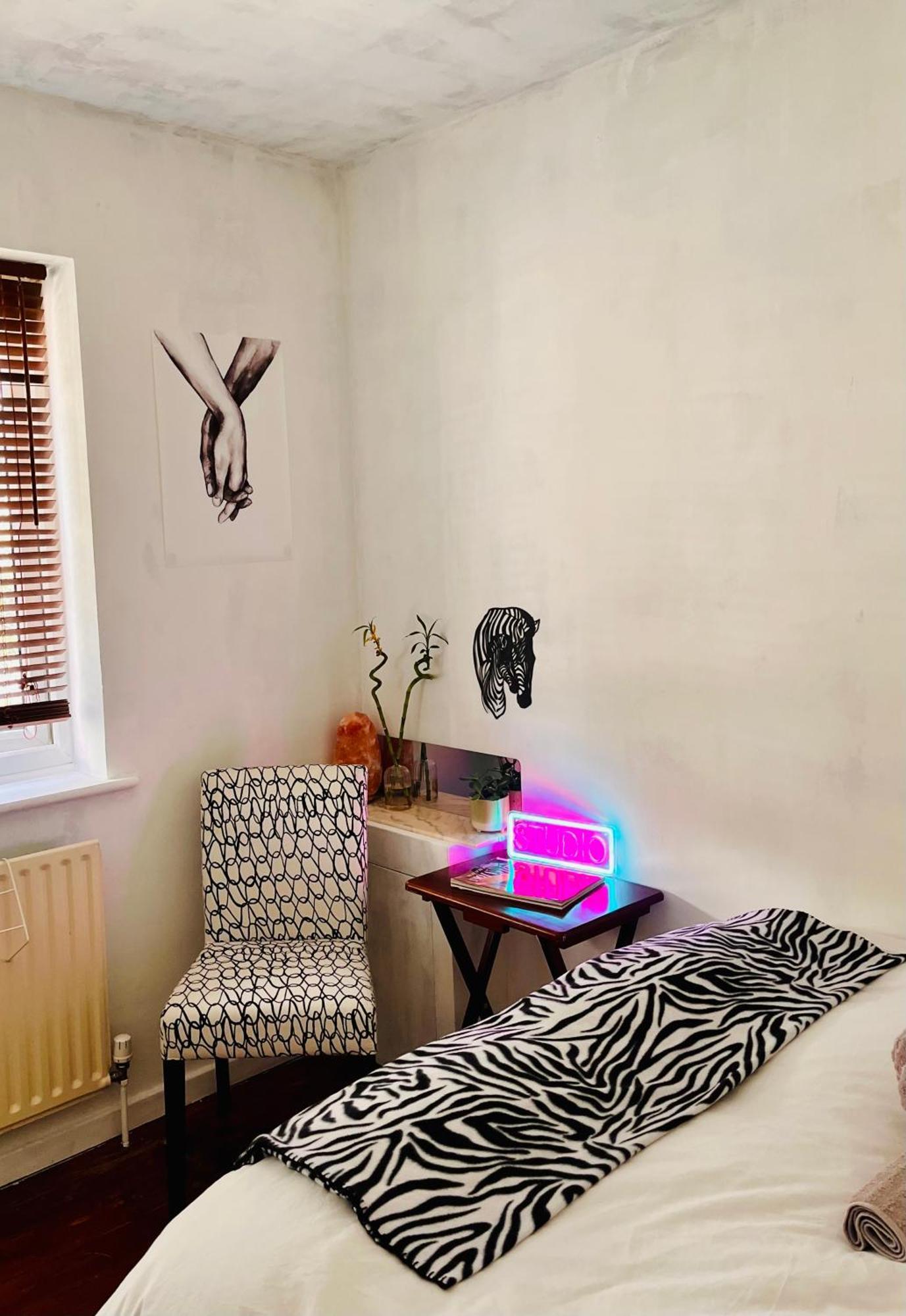 Apartment Heartwarming And Vibrant Private In Unit