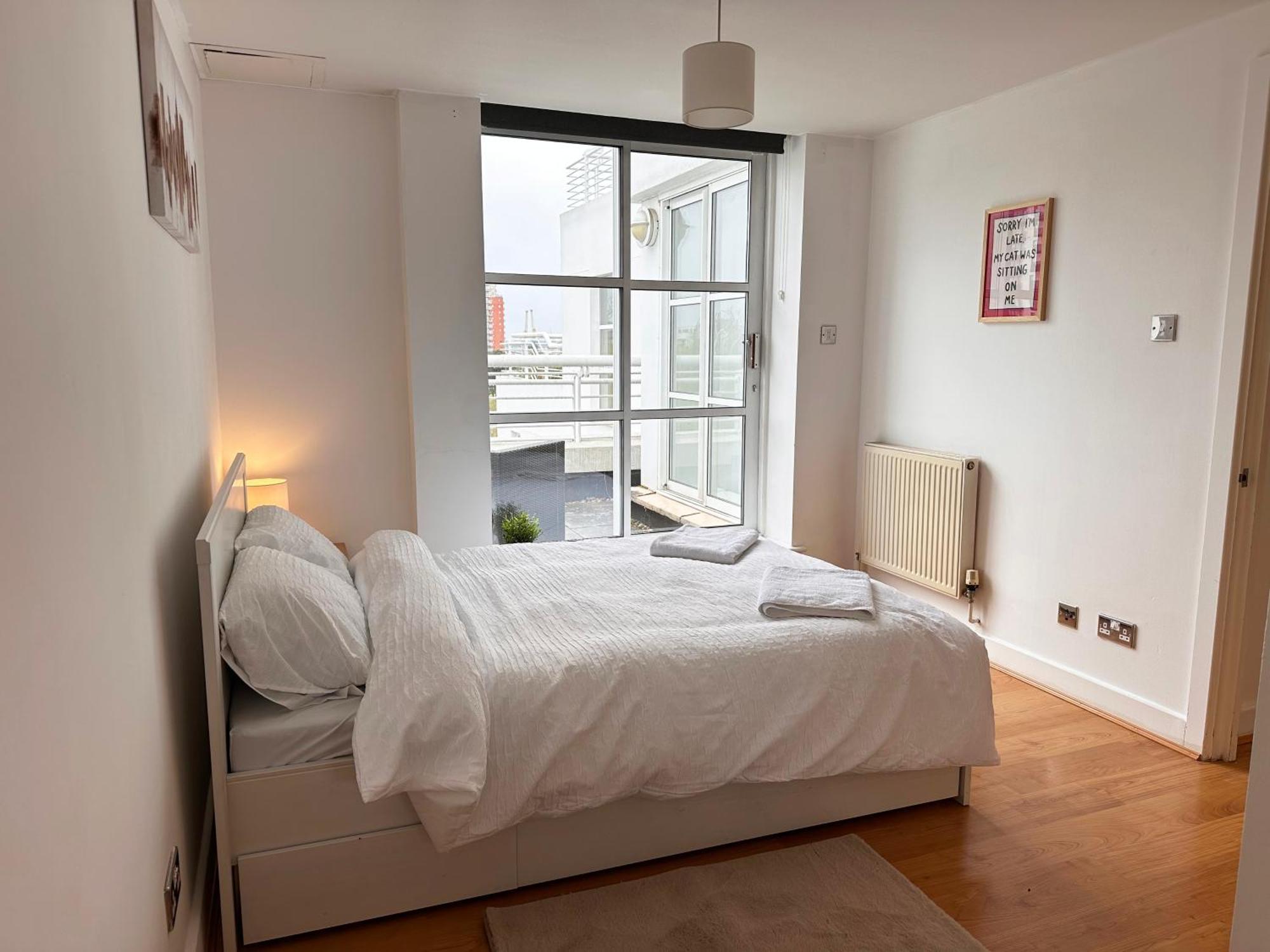 Lovely 1 Bedroom In Royal Docks By The River Apartment
