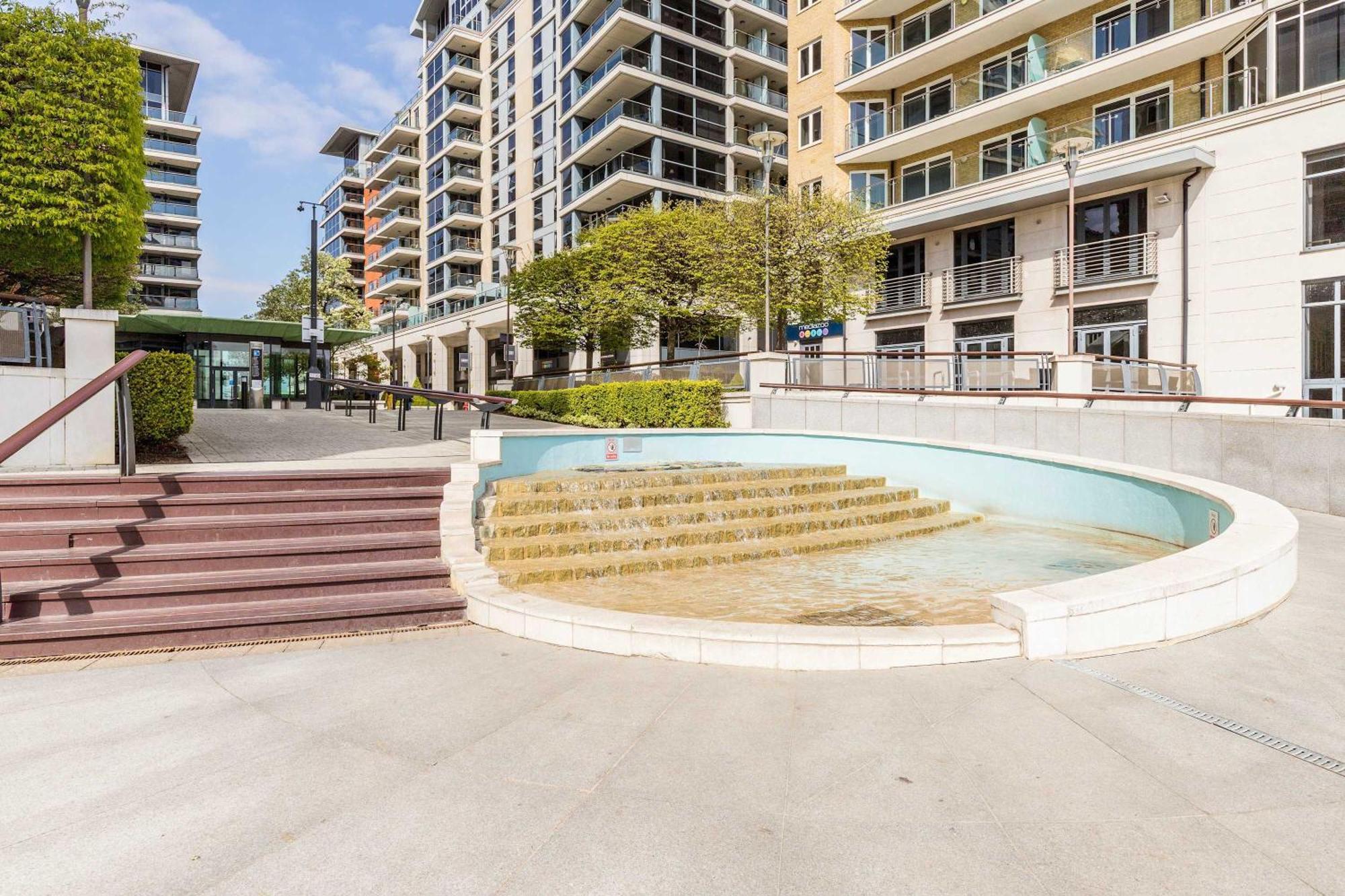 Italian Elegance In Riverside Battersea Apartment *