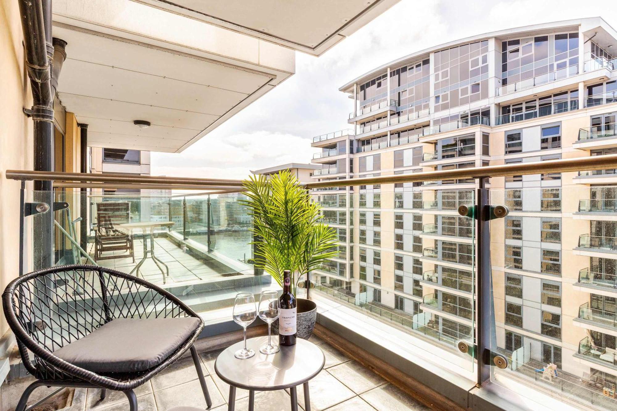 Apartment Italian Elegance In Riverside Battersea *