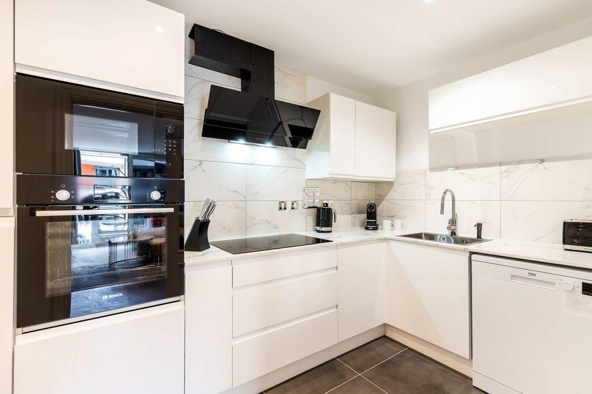 Italian Elegance In Riverside Battersea *