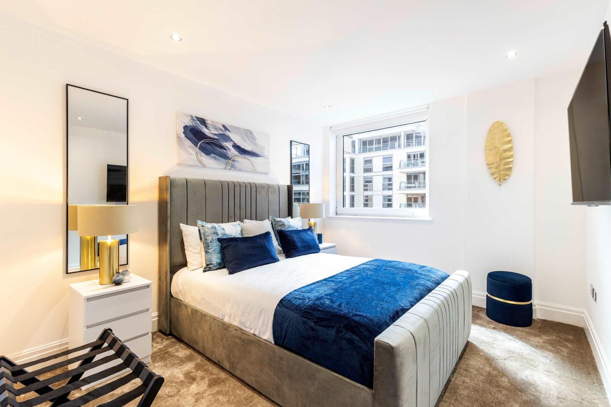 Italian Elegance In Riverside Battersea Apartment *