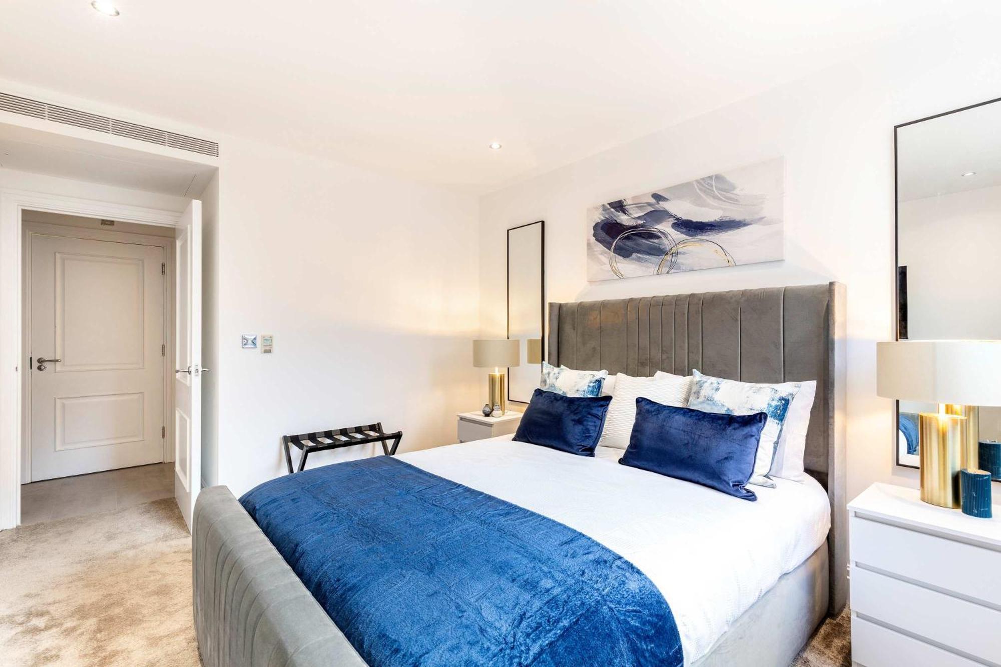Italian Elegance In Riverside Battersea * London
